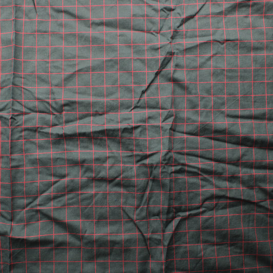 Harmaa punaruutuinen Vaatetuskangas - Pala
