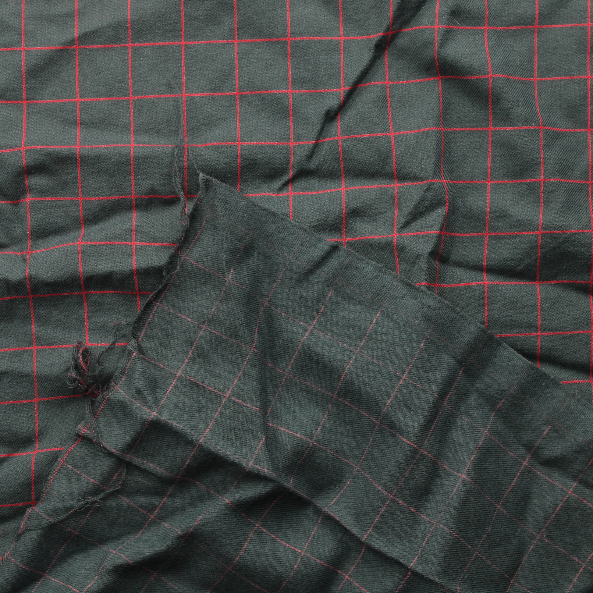 Harmaa punaruutuinen Vaatetuskangas - Pala