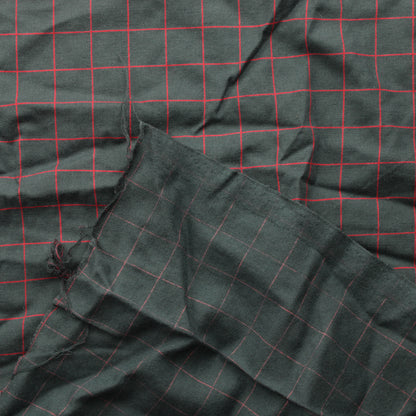 Harmaa punaruutuinen Vaatetuskangas - Pala