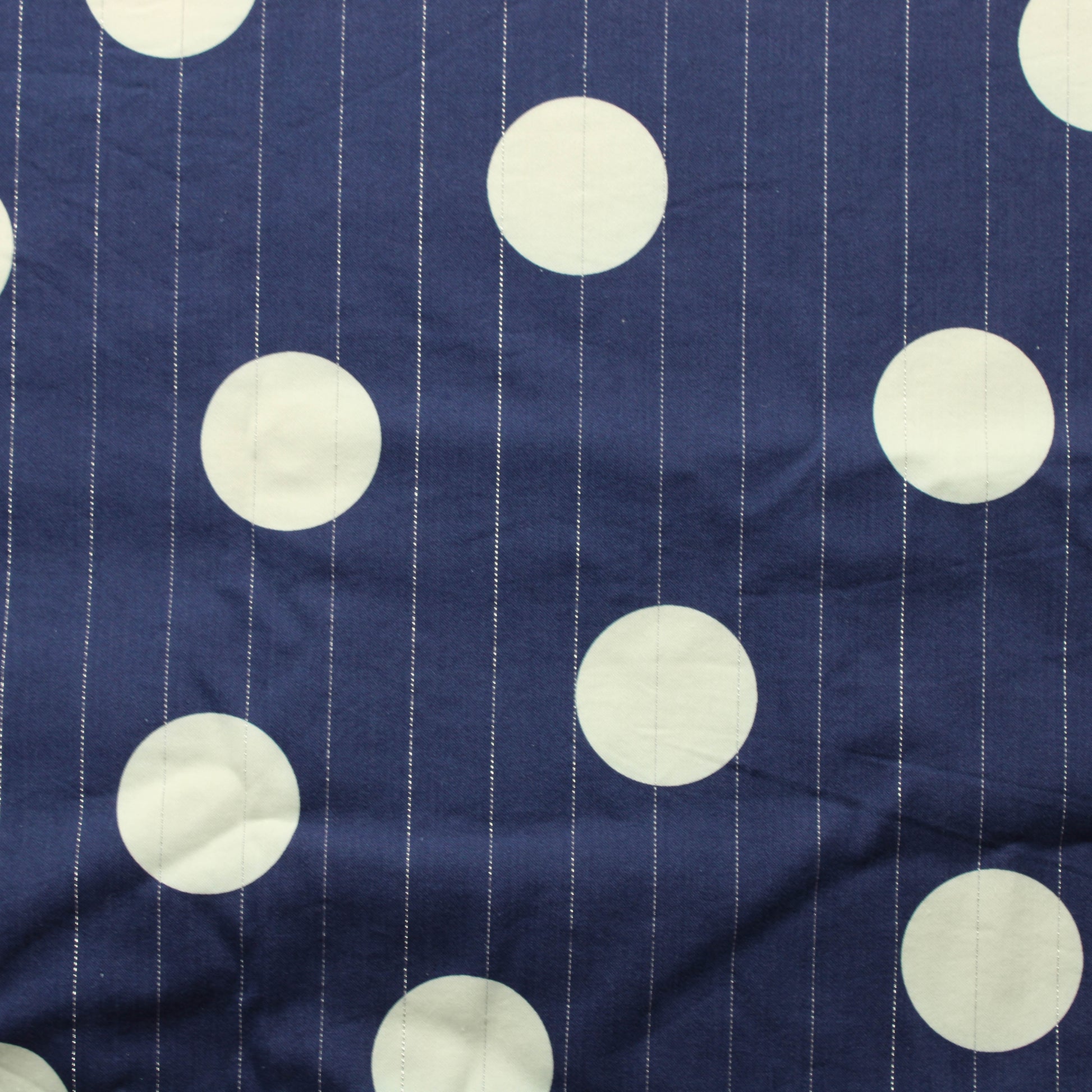 Sinivalkoinen hopeakoristeinen Vaatetuskangas - Pala