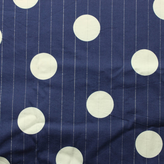 Sinivalkoinen hopeakoristeinen Vaatetuskangas - Pala