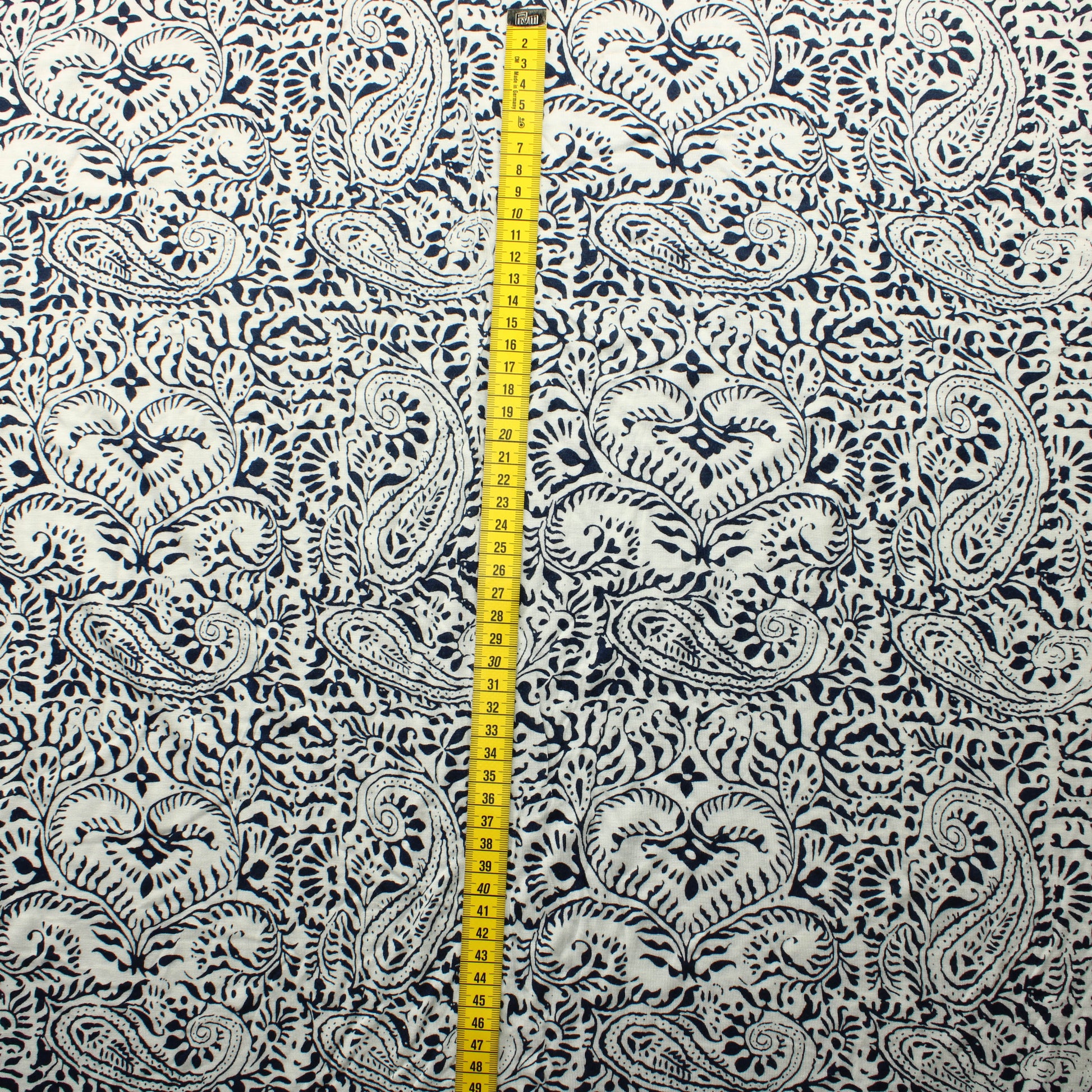 Sinivalkoinen kuviollinen Viskoositrikoo - Pala