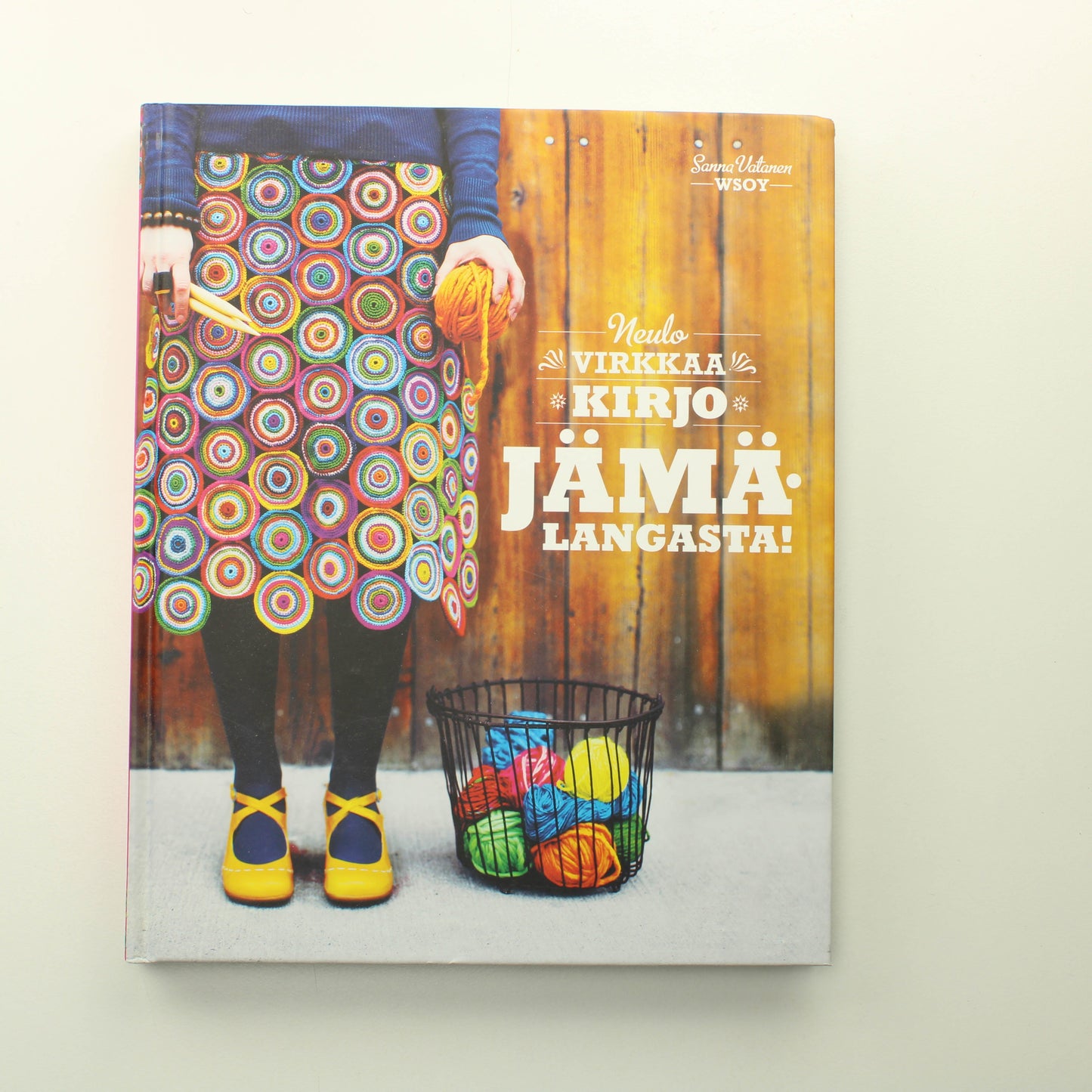 Sanna Vatanen: Neulo, virkkaa, kirjo jämälangasta