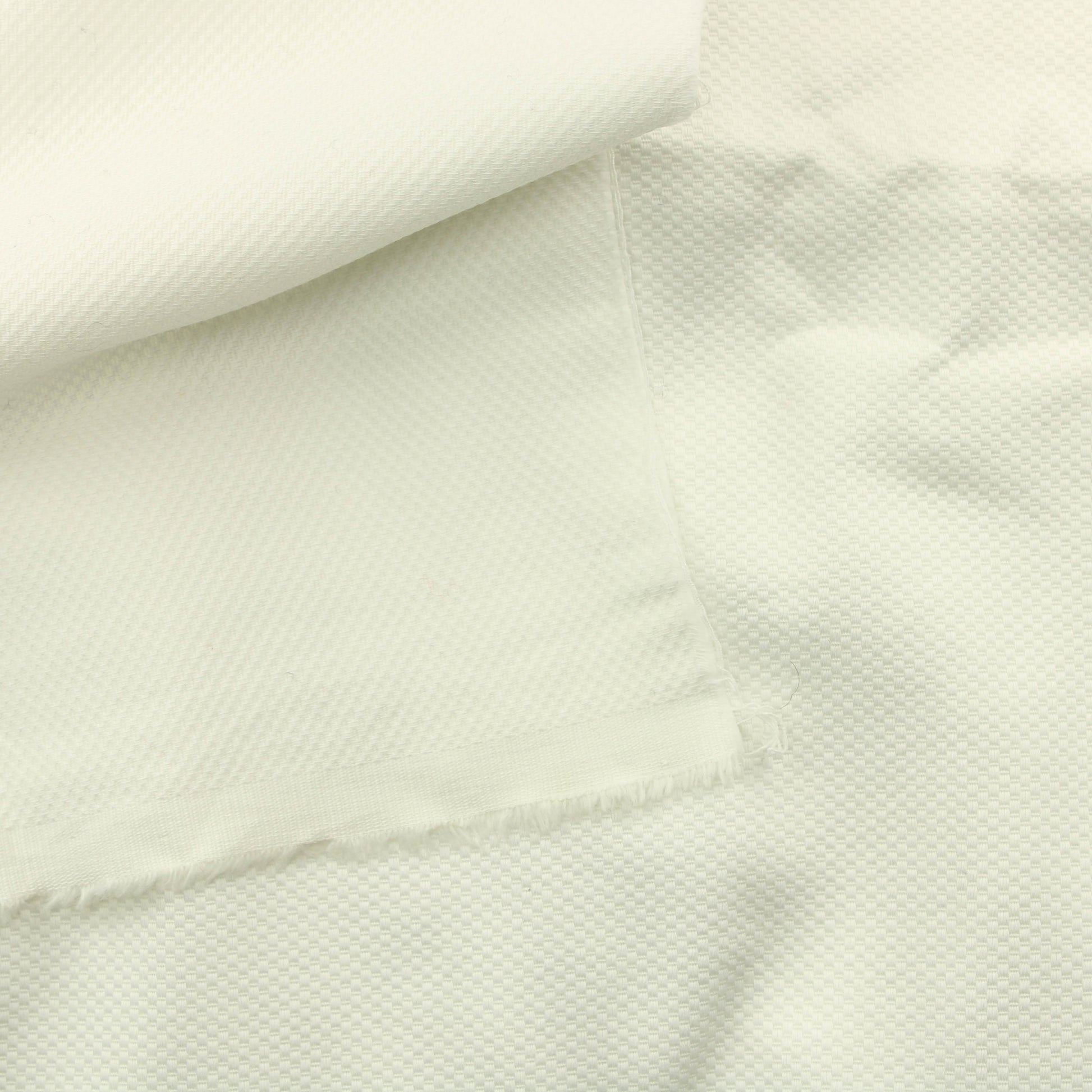 Valkoinen pieniruutuinen tekokuitu - Pala