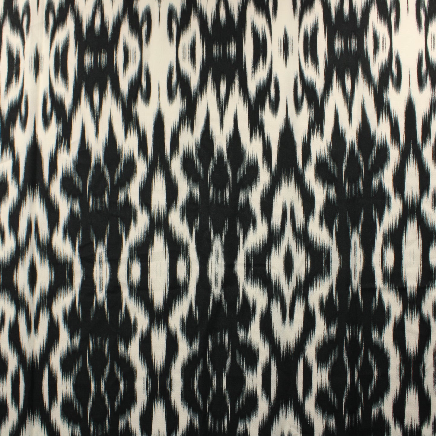 Mustavalkoinen Sifonki - Pala