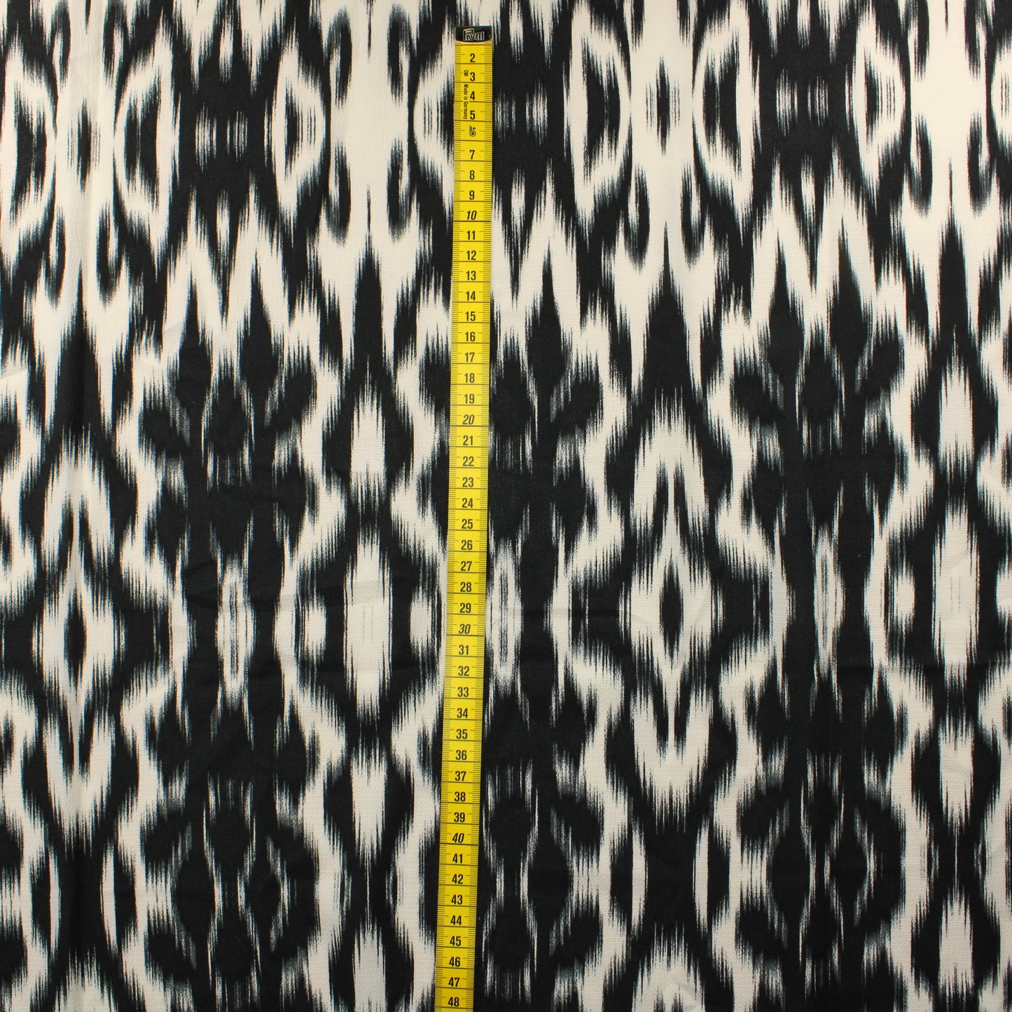 Mustavalkoinen Sifonki - Pala