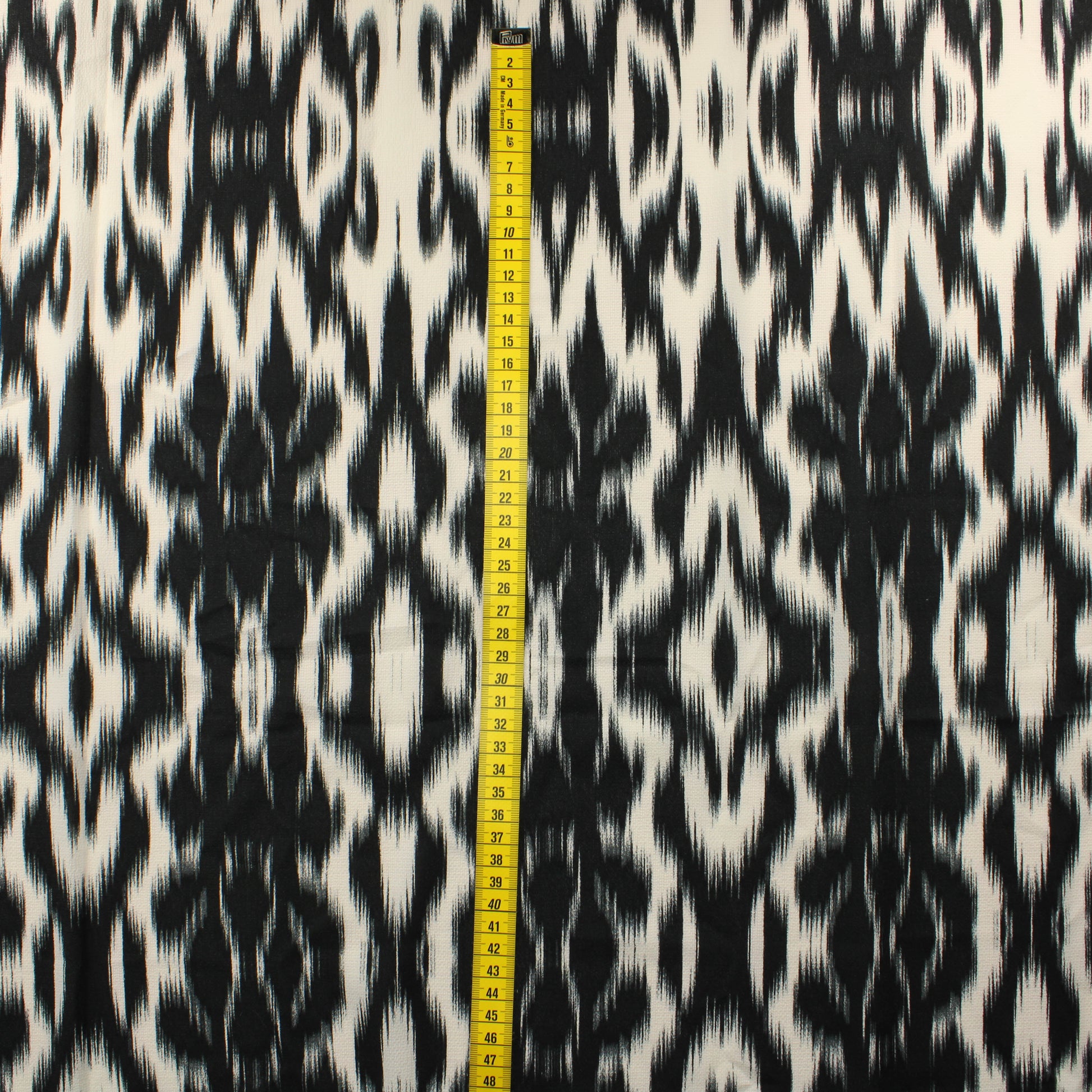 Mustavalkoinen Sifonki - Pala