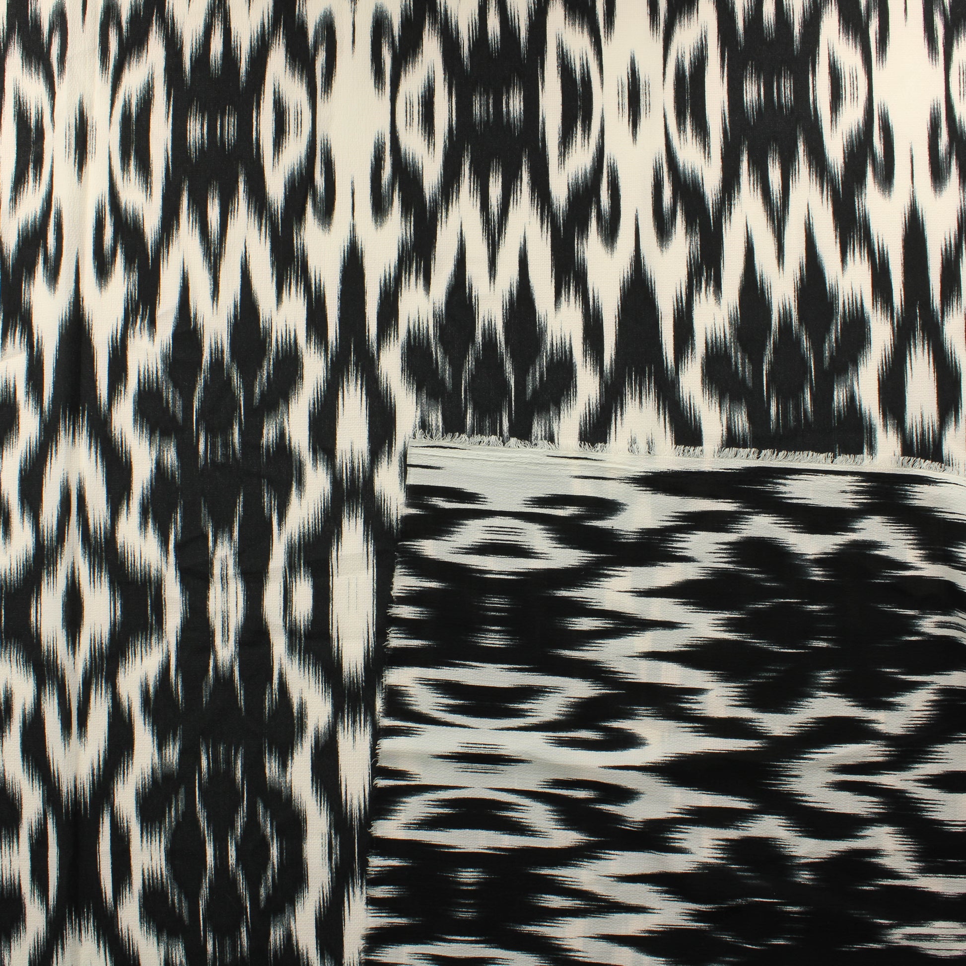 Mustavalkoinen Sifonki - Pala