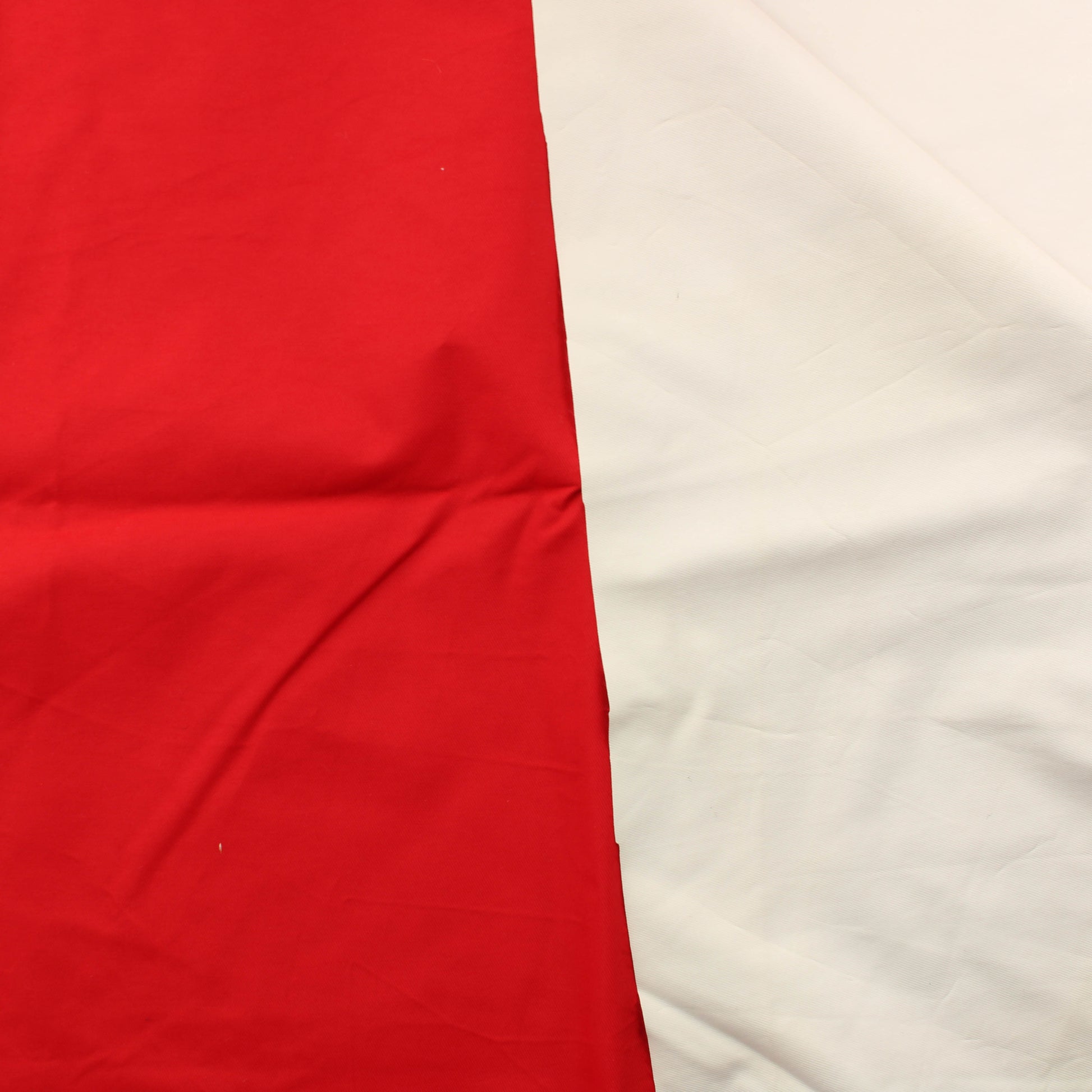 Punainen säänkestävä pinnoitettu tekokuitu - Pala