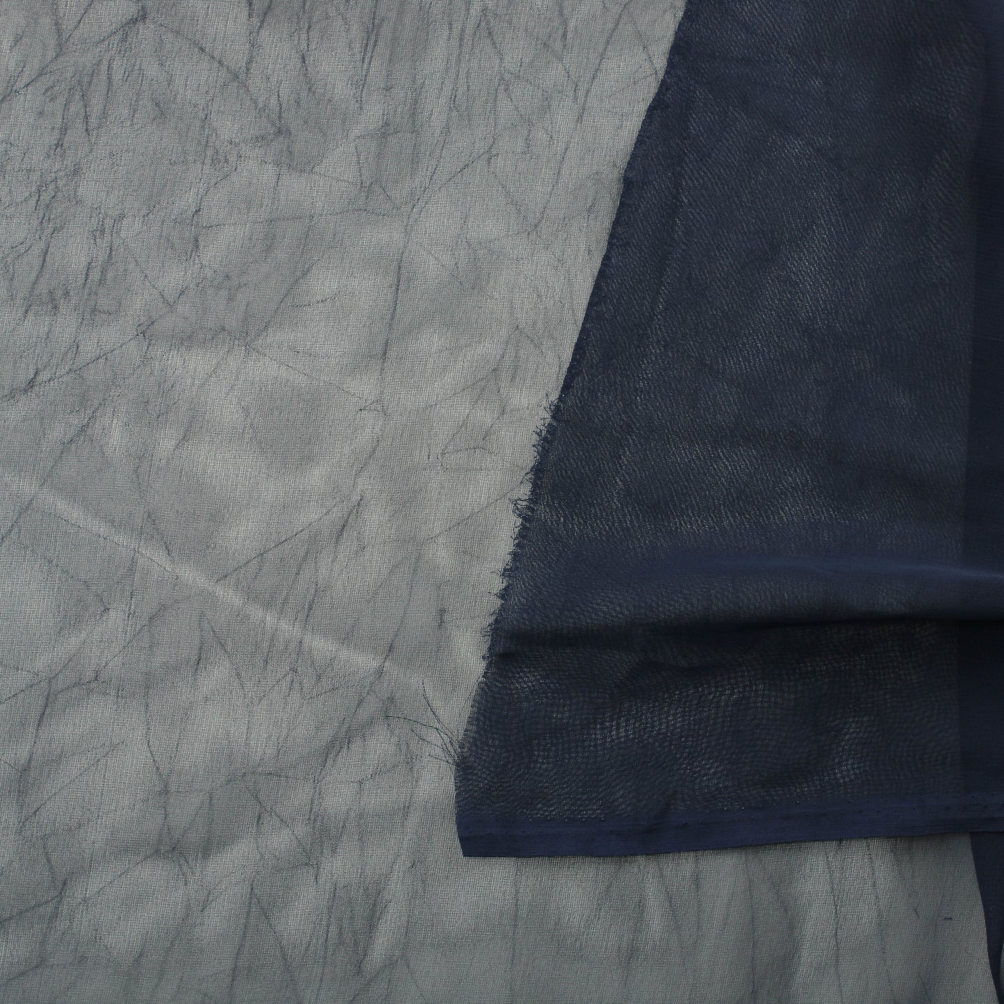 Tummansininen tekokuitu - Pala