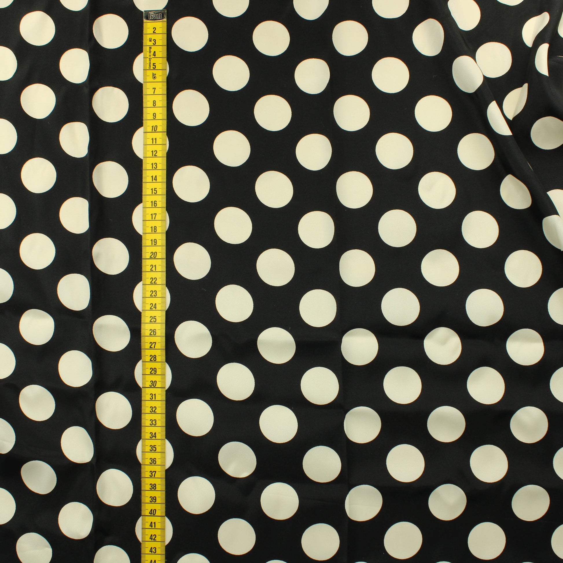 Musatvalkoinen pallo Satiini - Pala