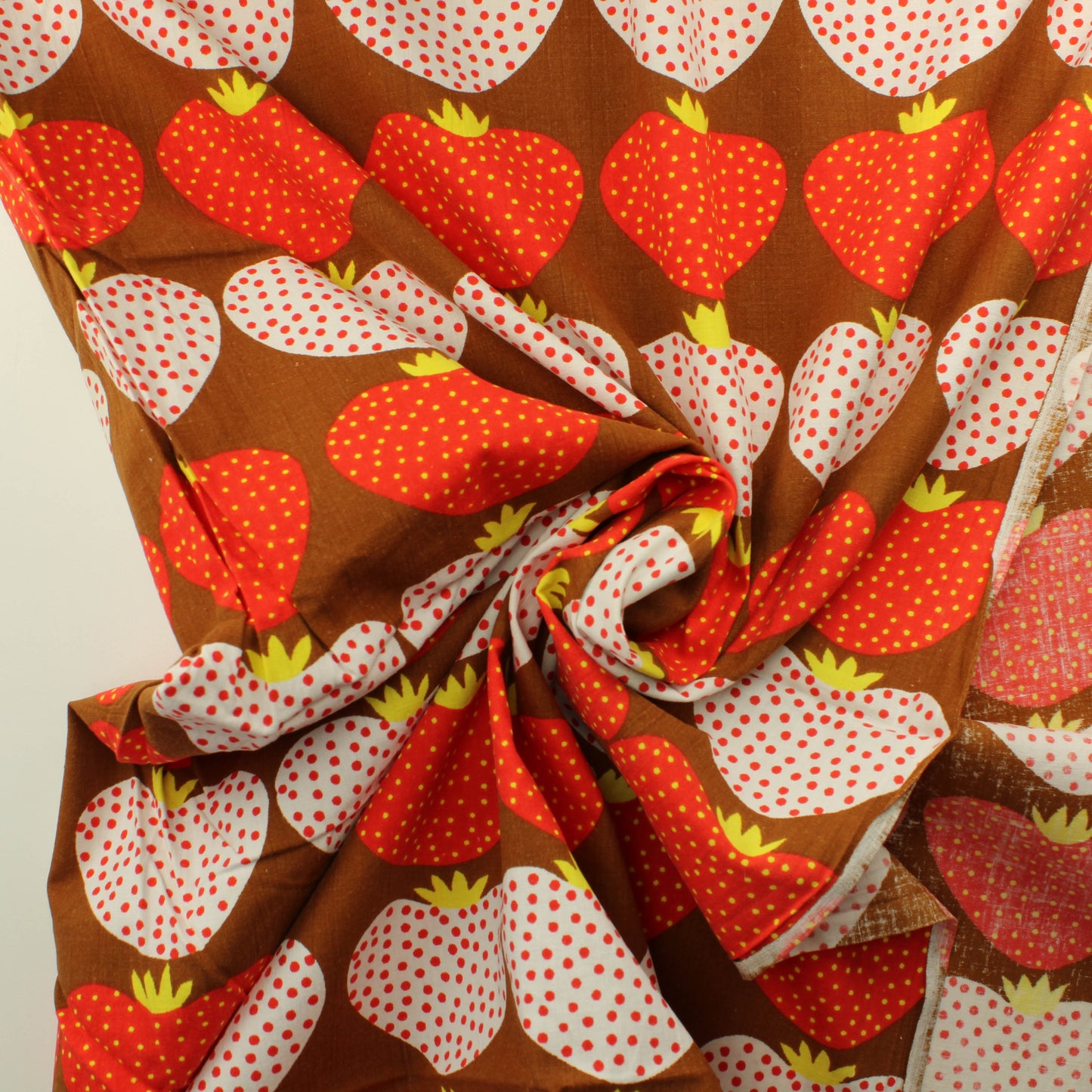 Rertro Mansikat Puuvillaverho - Pala