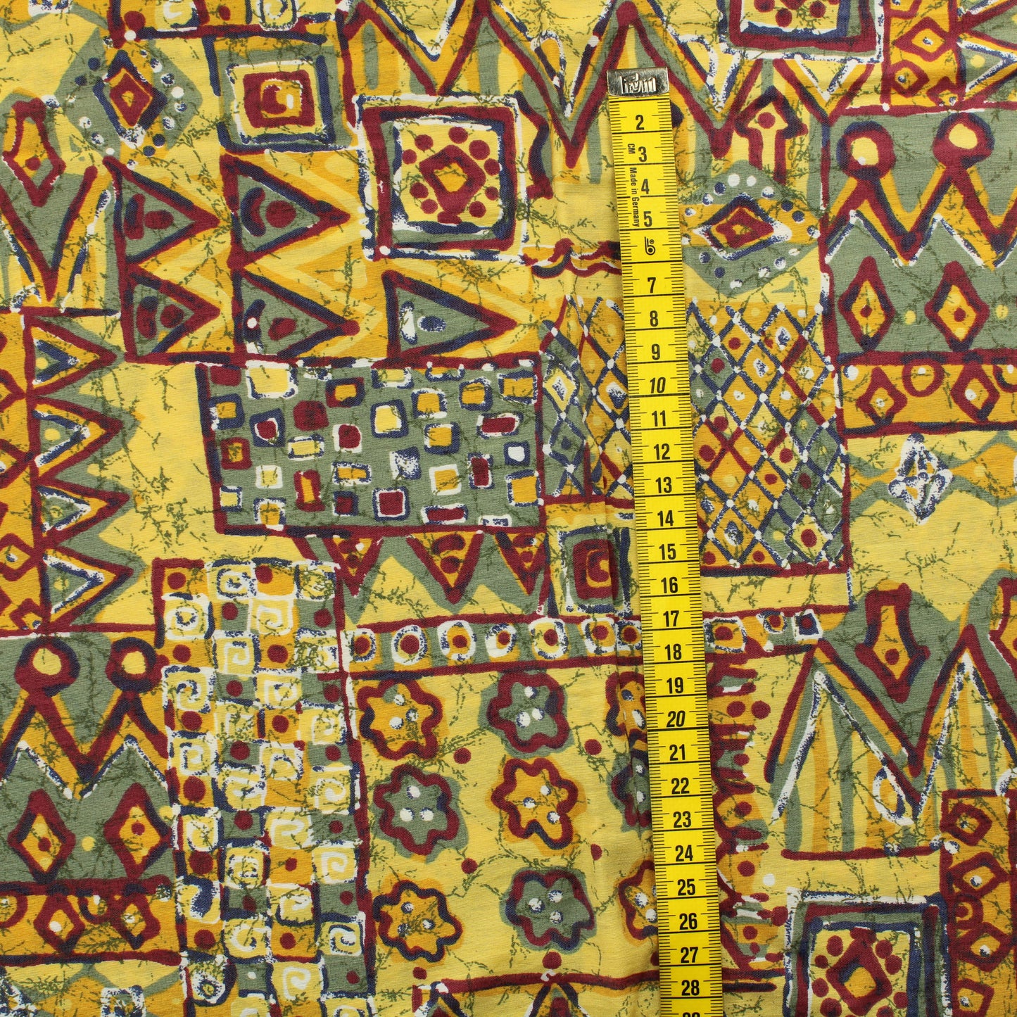 Keltasävyinen tekokuitu - Pala