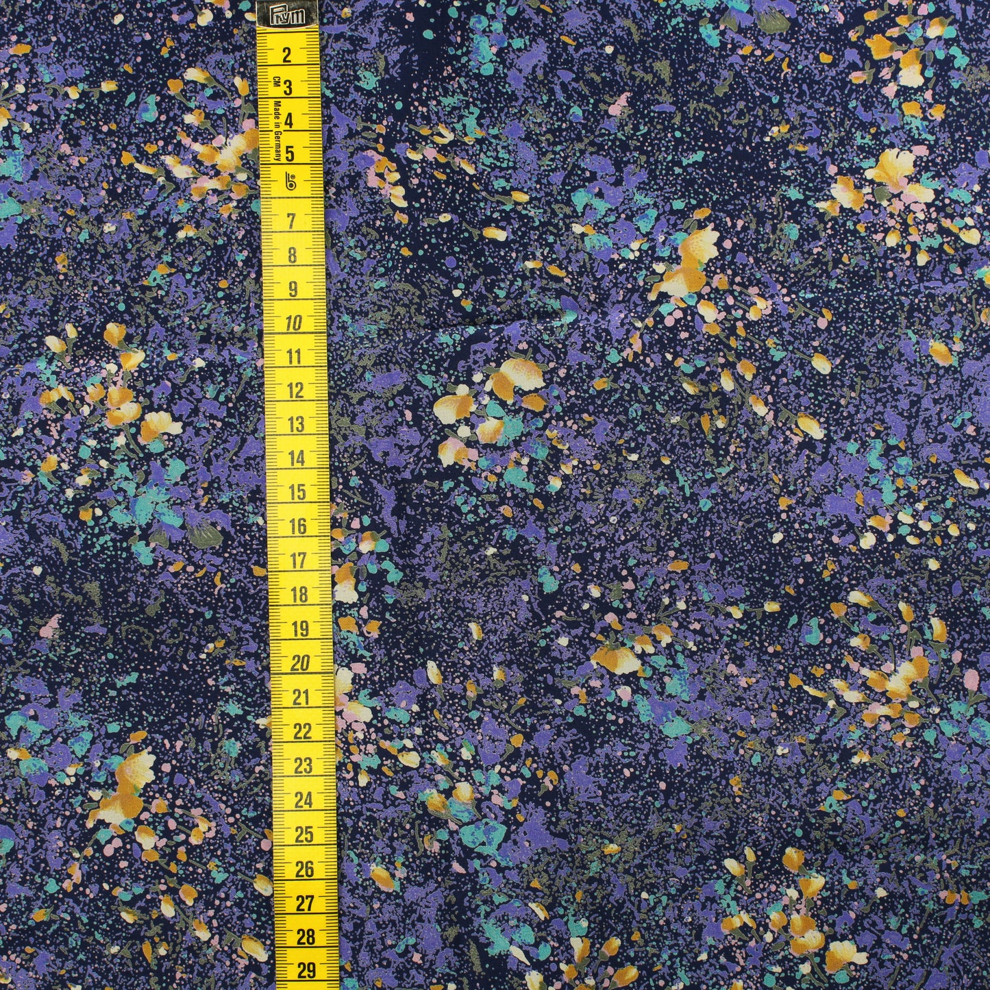 Violetinsävyinen kukikas Vaatetuskangas - Pala