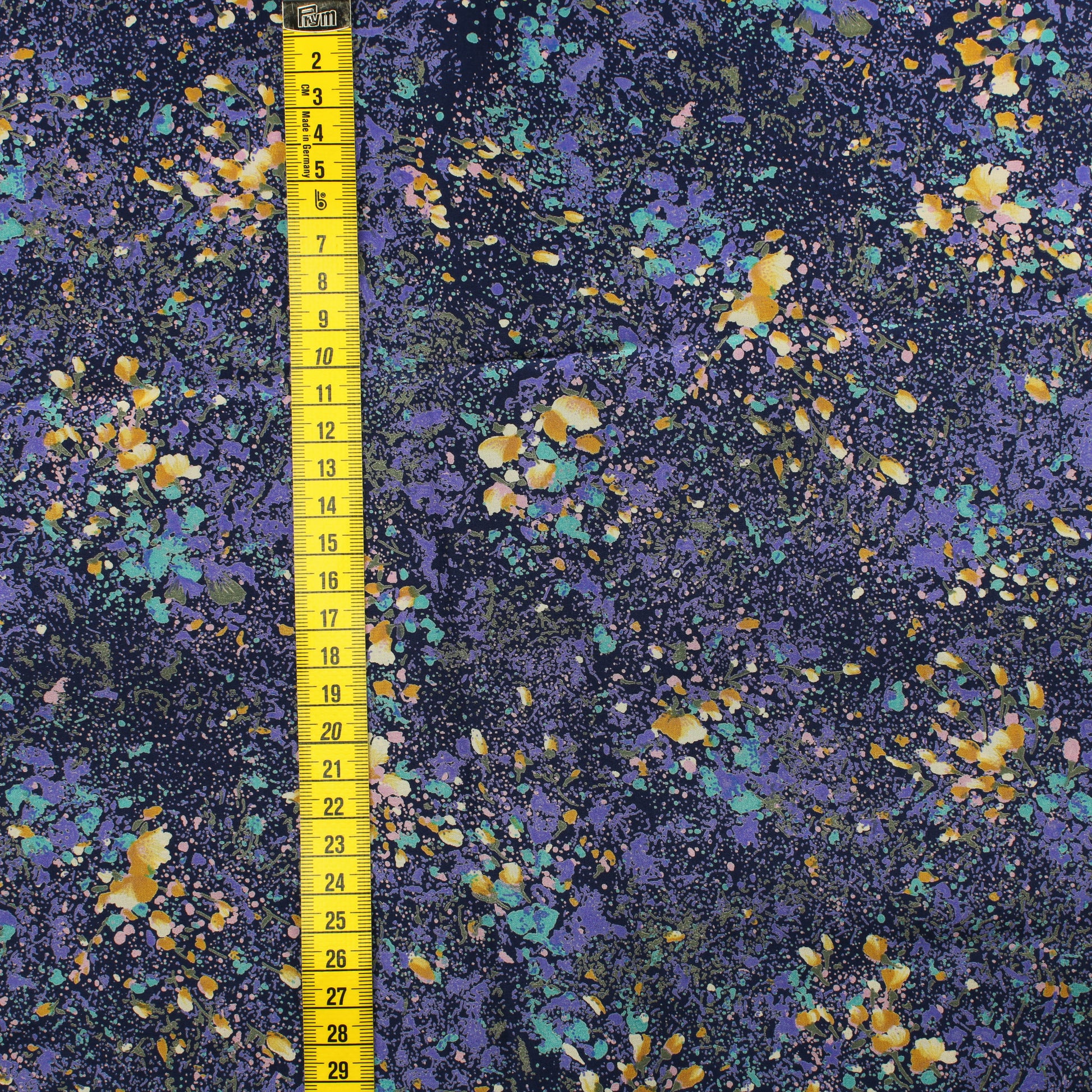 Violetinsävyinen kukikas Vaatetuskangas - Pala