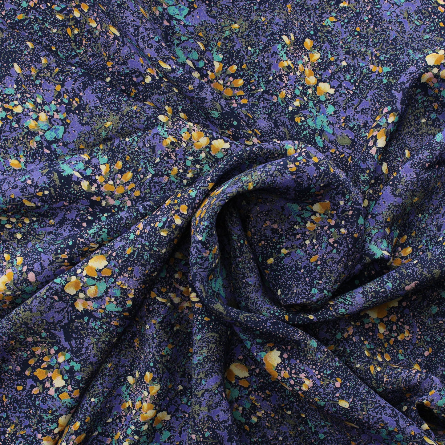 Violetinsävyinen kukikas Vaatetuskangas - Pala