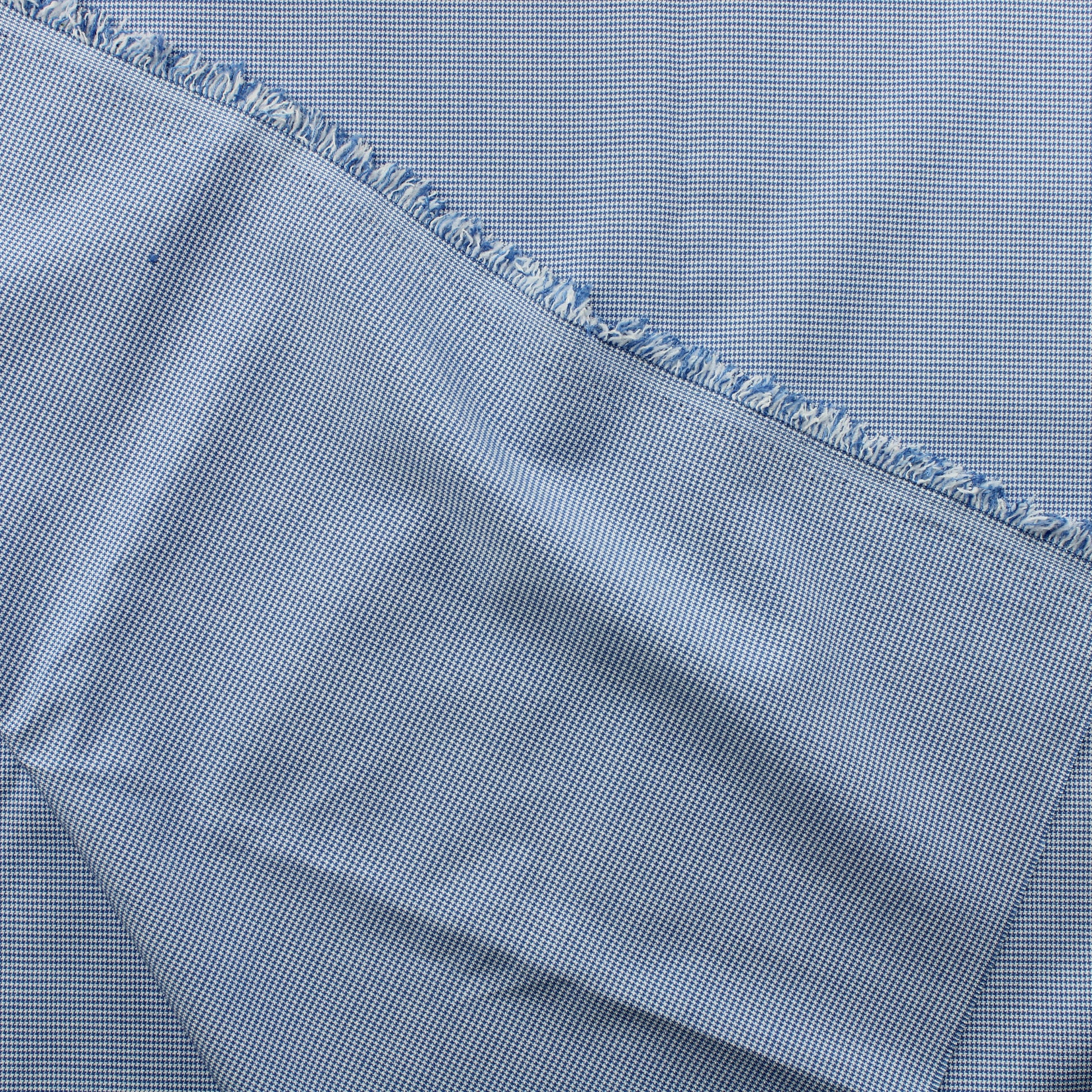 Sinivalkoinen pienikuvioinen Vaatetuskangas - Pala