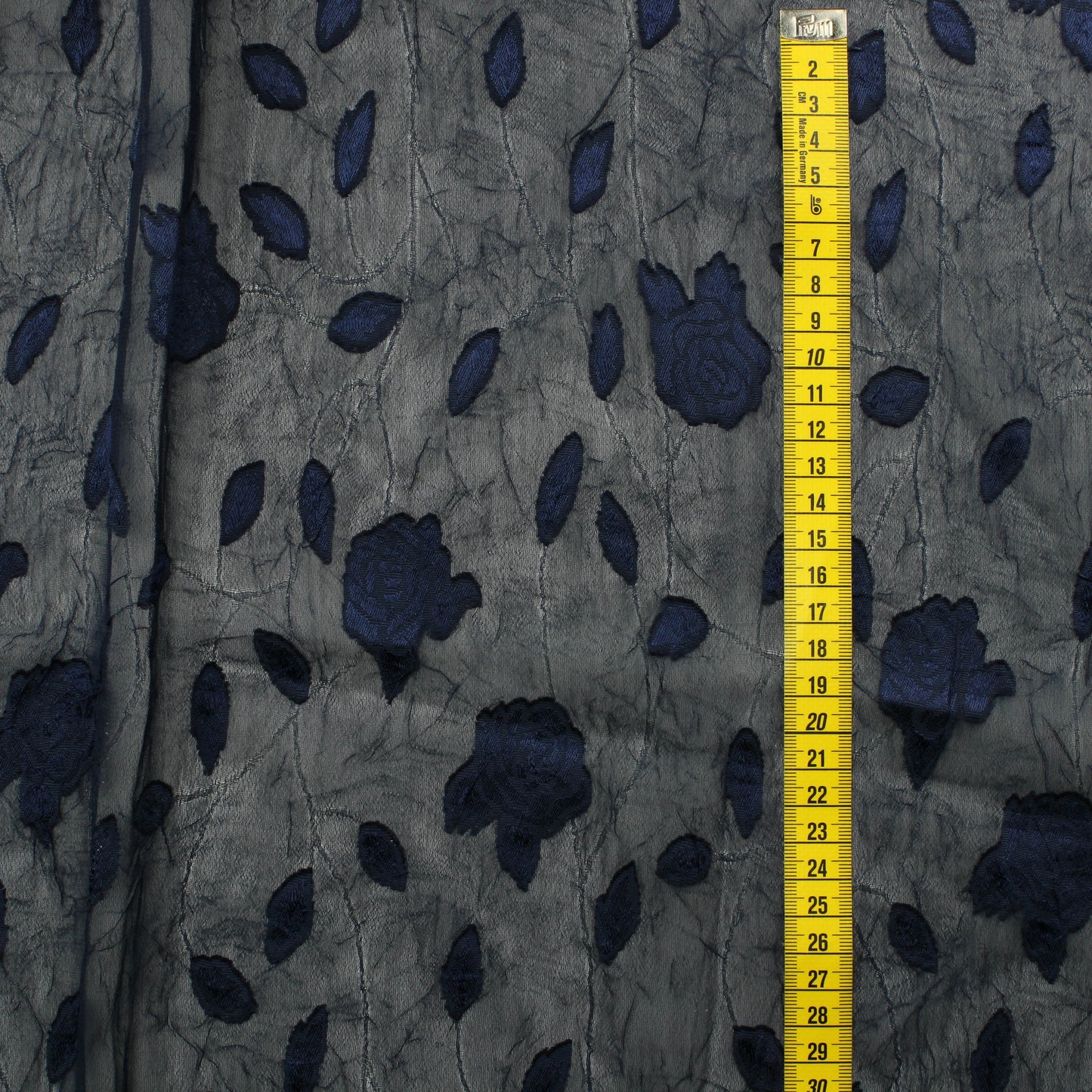 Ruusukuvioinen Vaatetuskangas - Pala