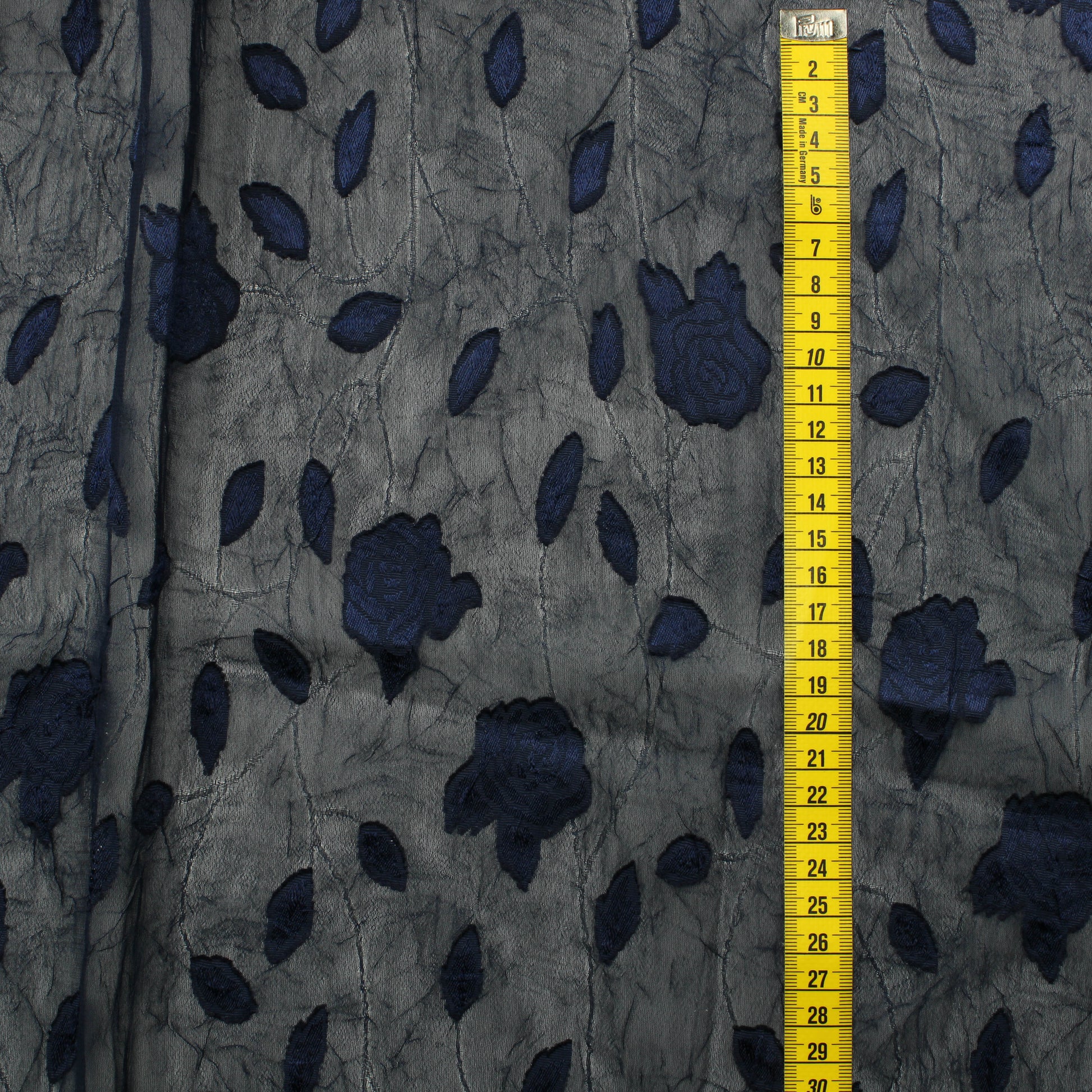 Ruusukuvioinen Vaatetuskangas - Pala