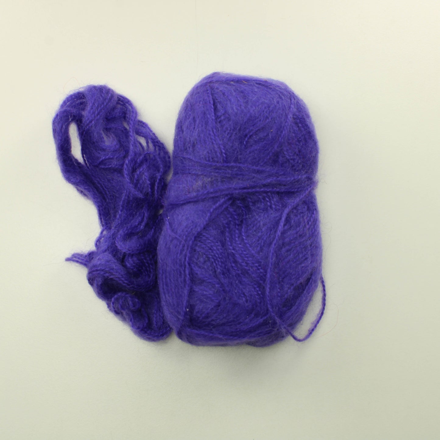 Violetti mohairmainen lanka