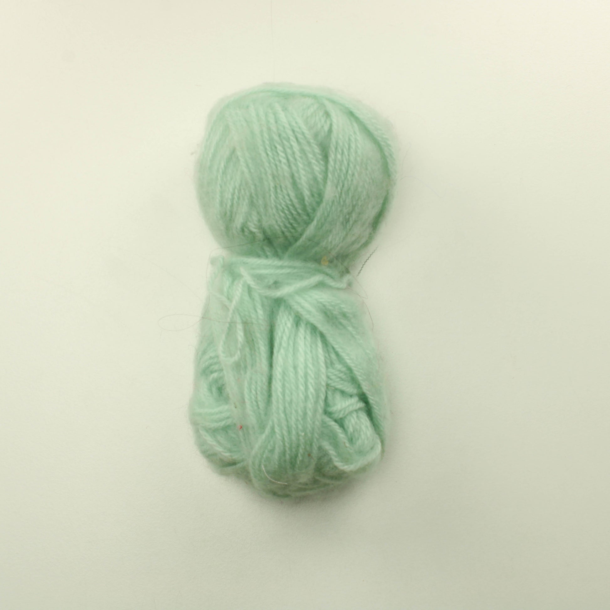 Vaalea minttu mohairmainen lanka