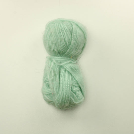 Vaalea minttu mohairmainen lanka