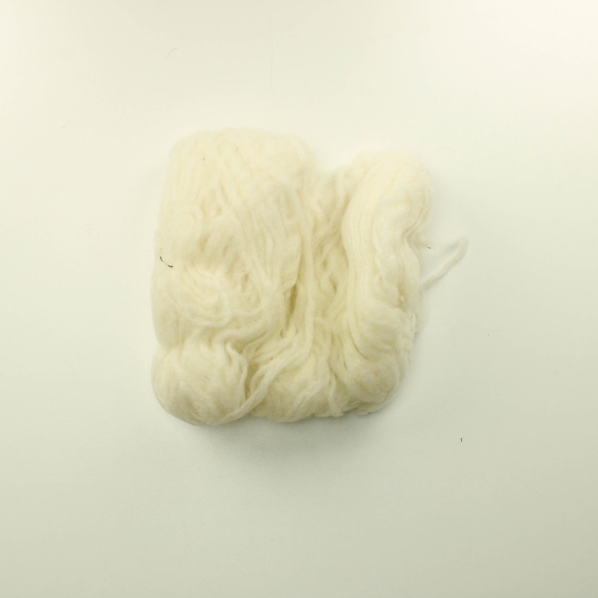 Luonnonvalkoinen hahtuvalanka