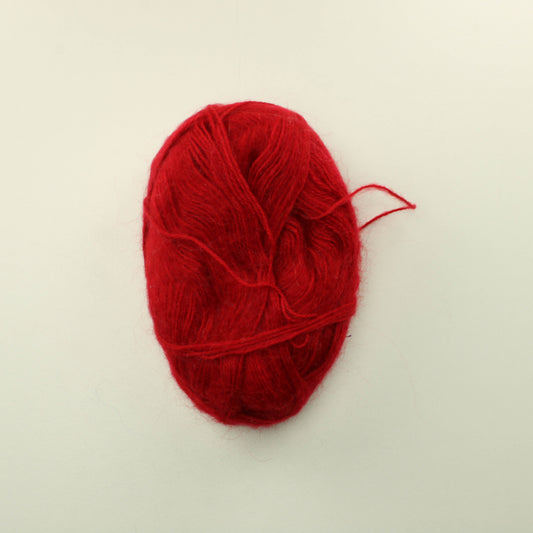 Punainen moharimainen lanka