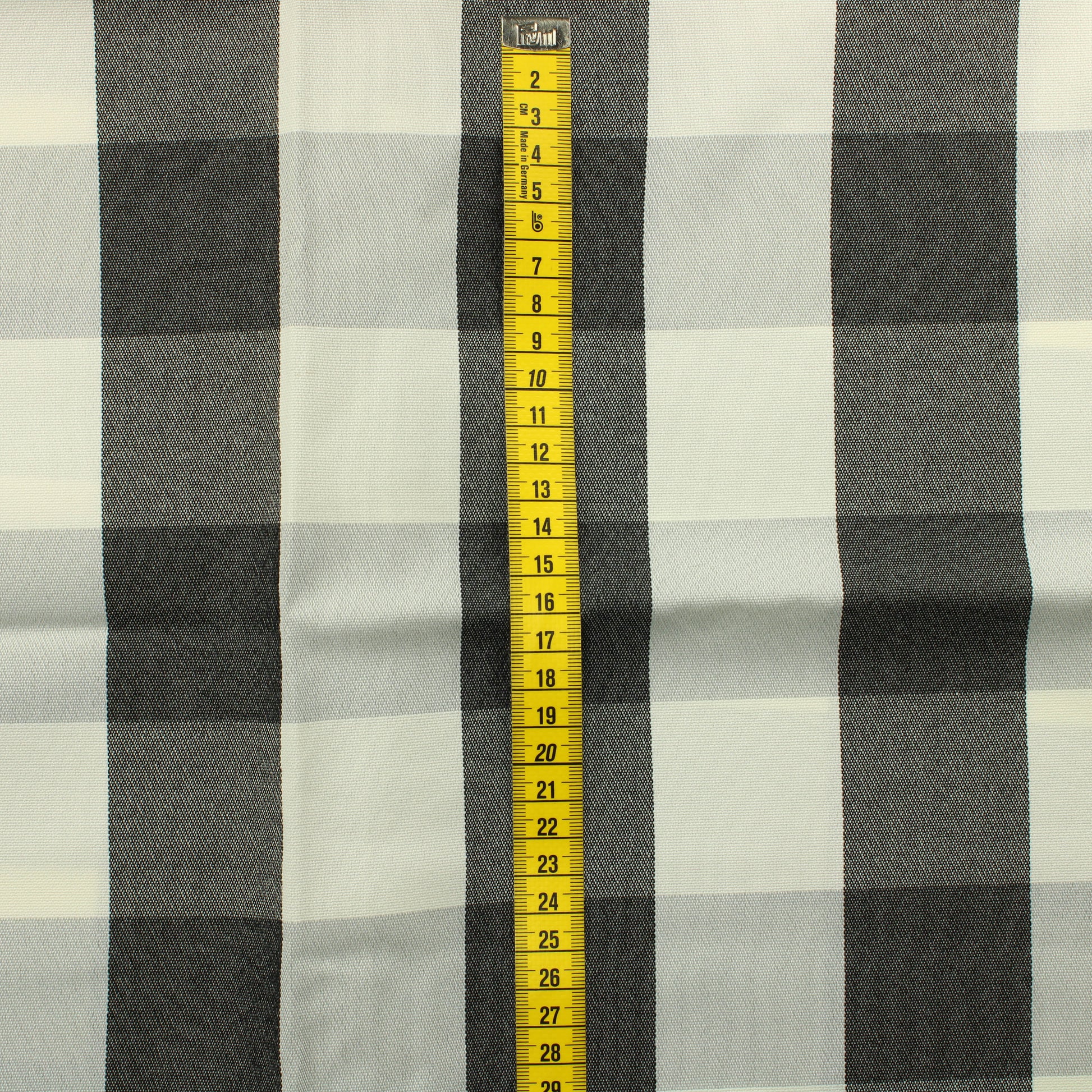 Mustavalkoinen tekokuitu - Pala