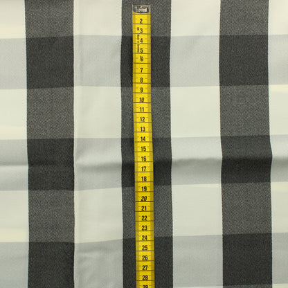 Mustavalkoinen tekokuitu - Pala