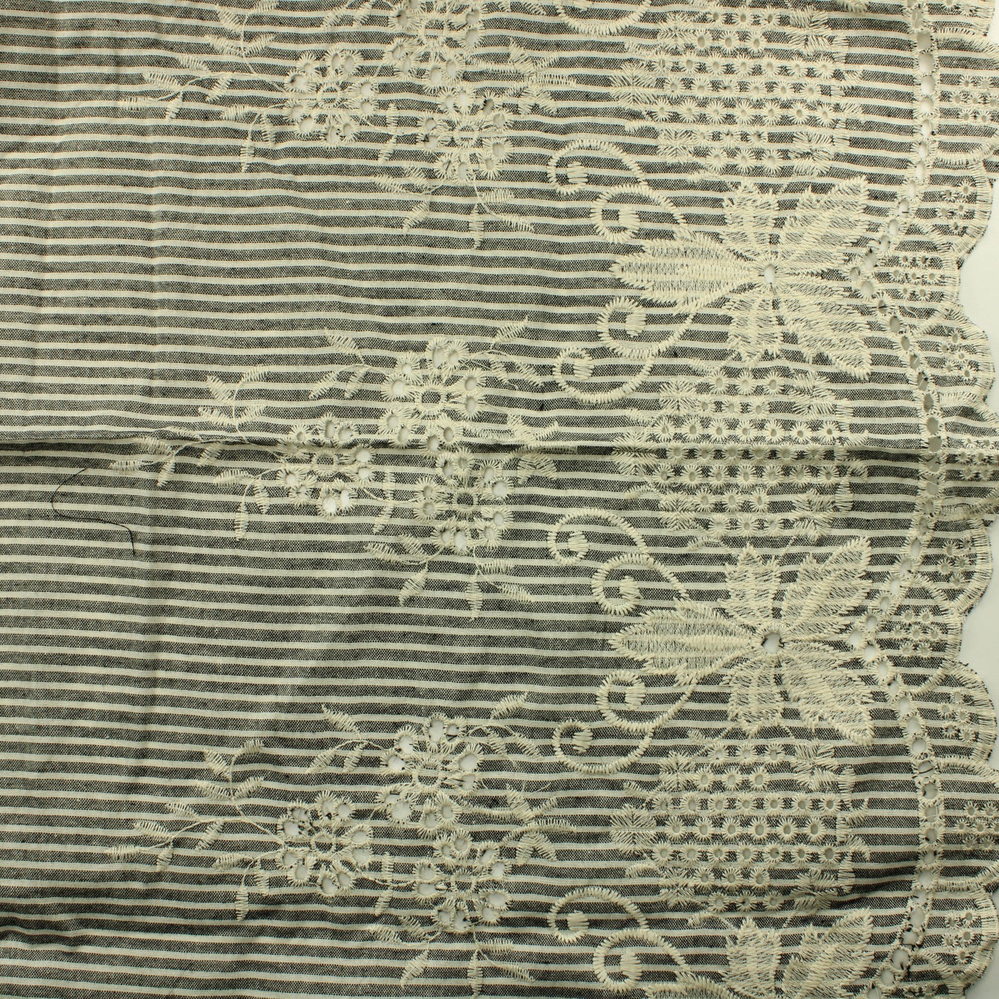 Brodeerattu Puuvilla - Pala