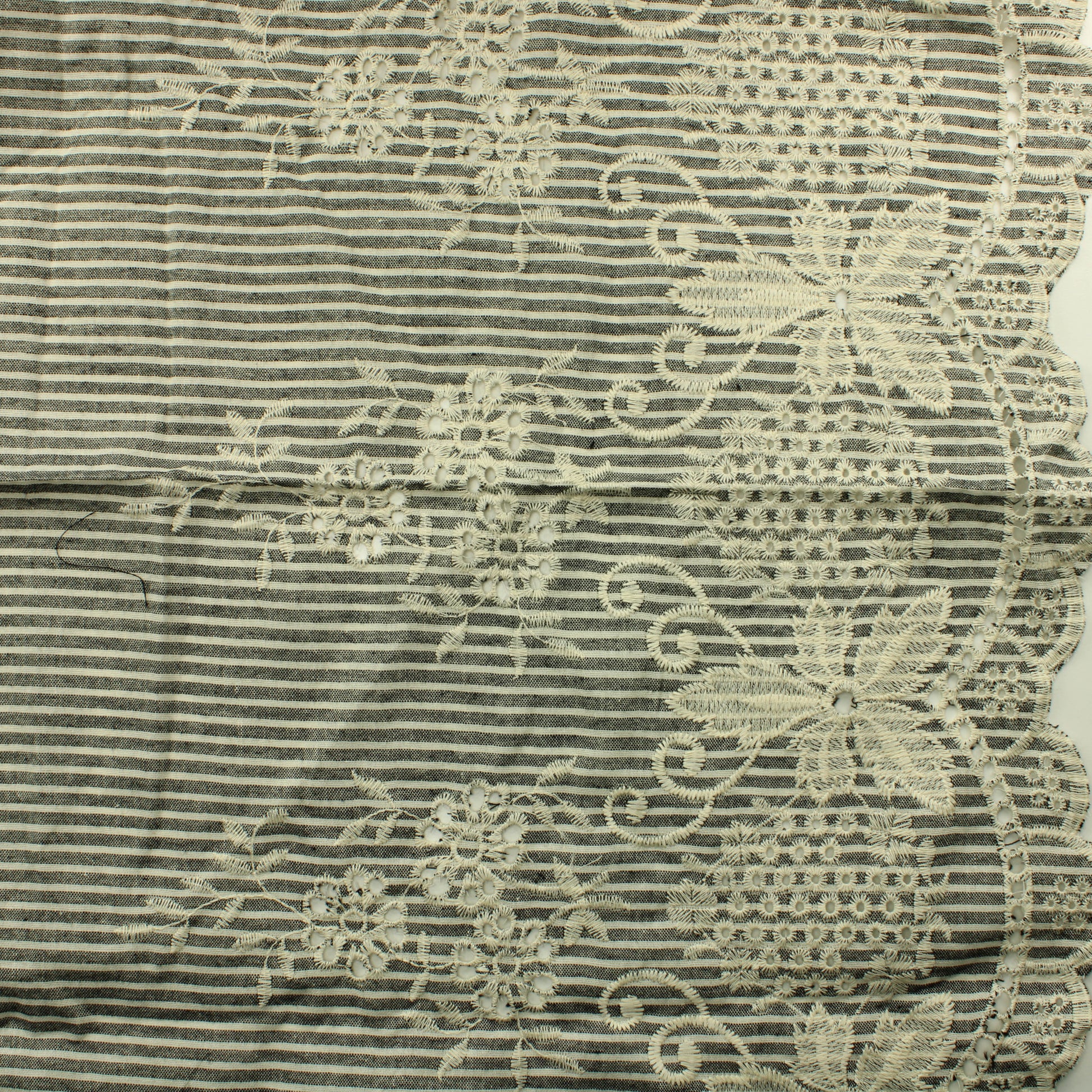 Brodeerattu Puuvilla - Pala