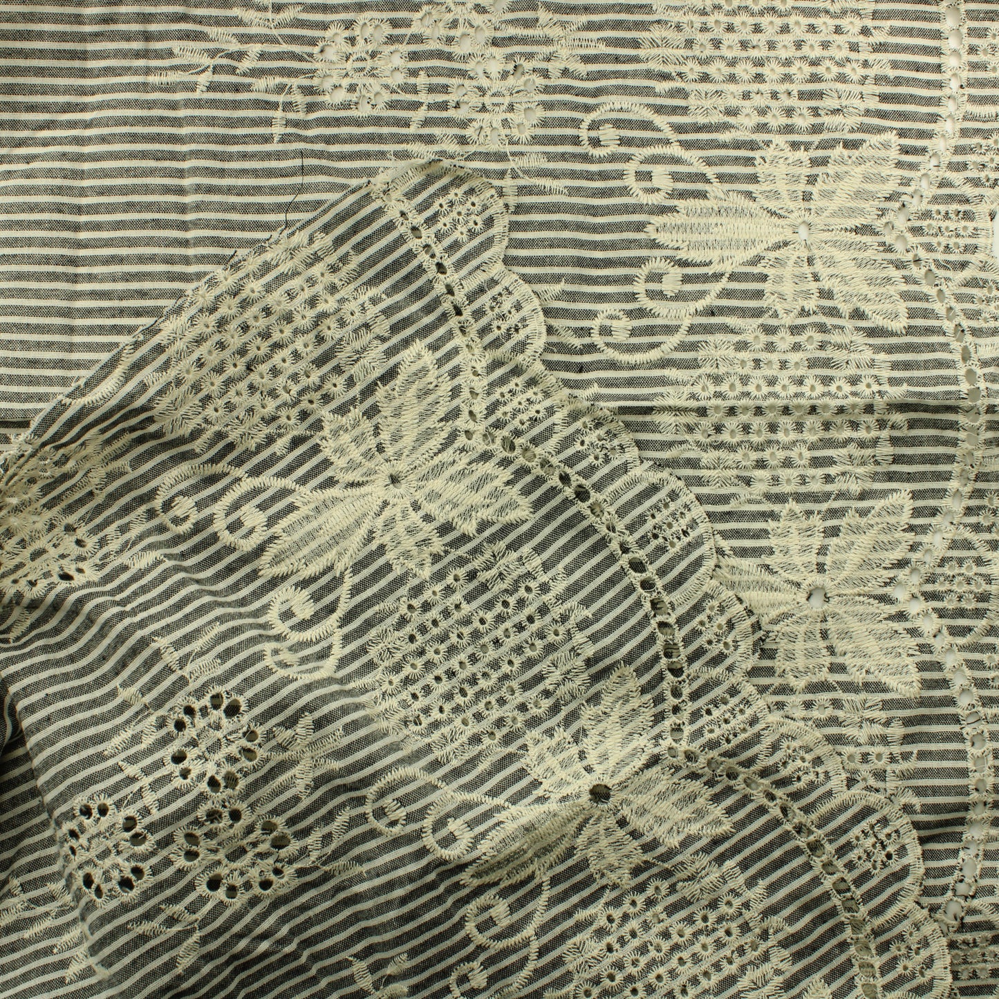 Brodeerattu Puuvilla - Pala