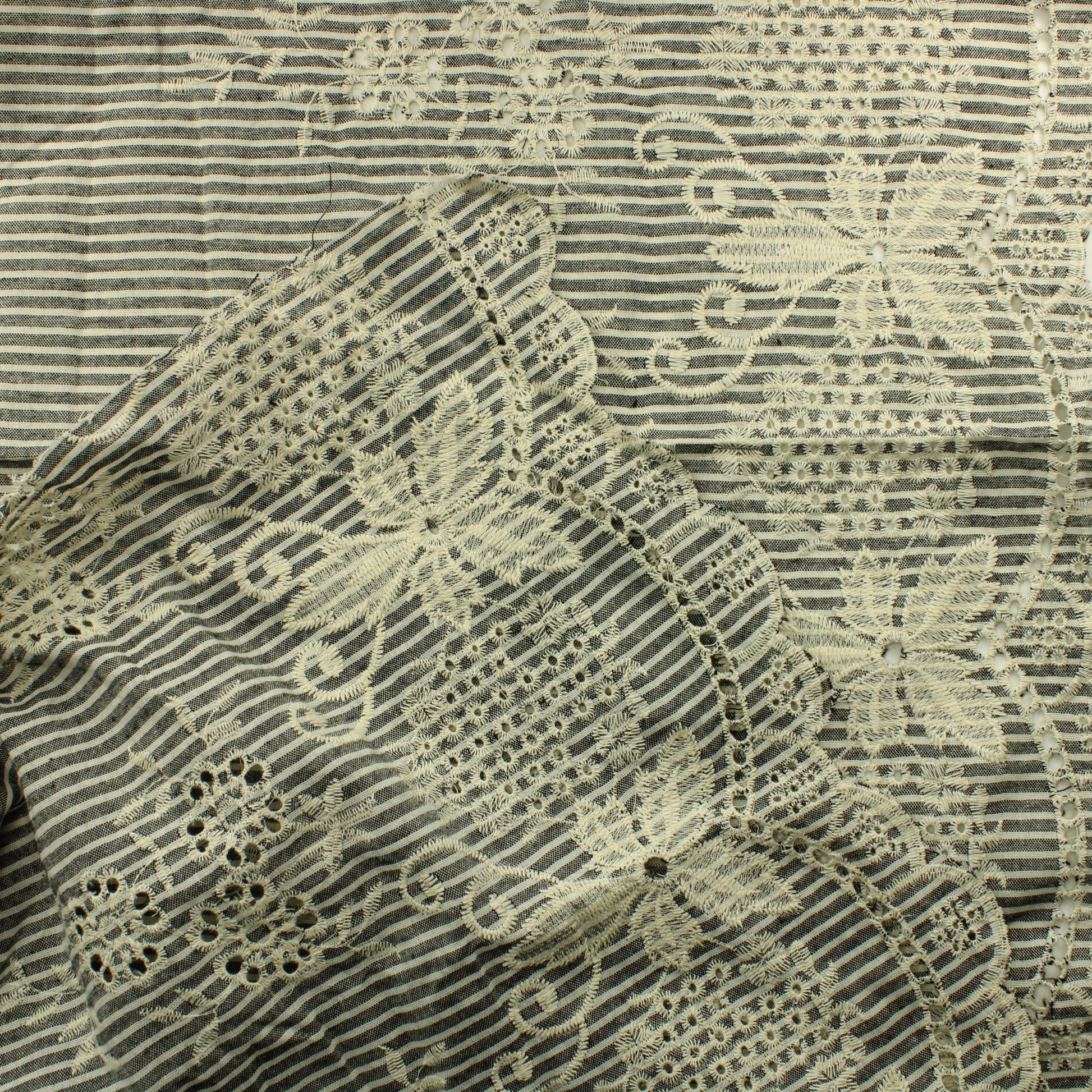 Brodeerattu Puuvilla - Pala