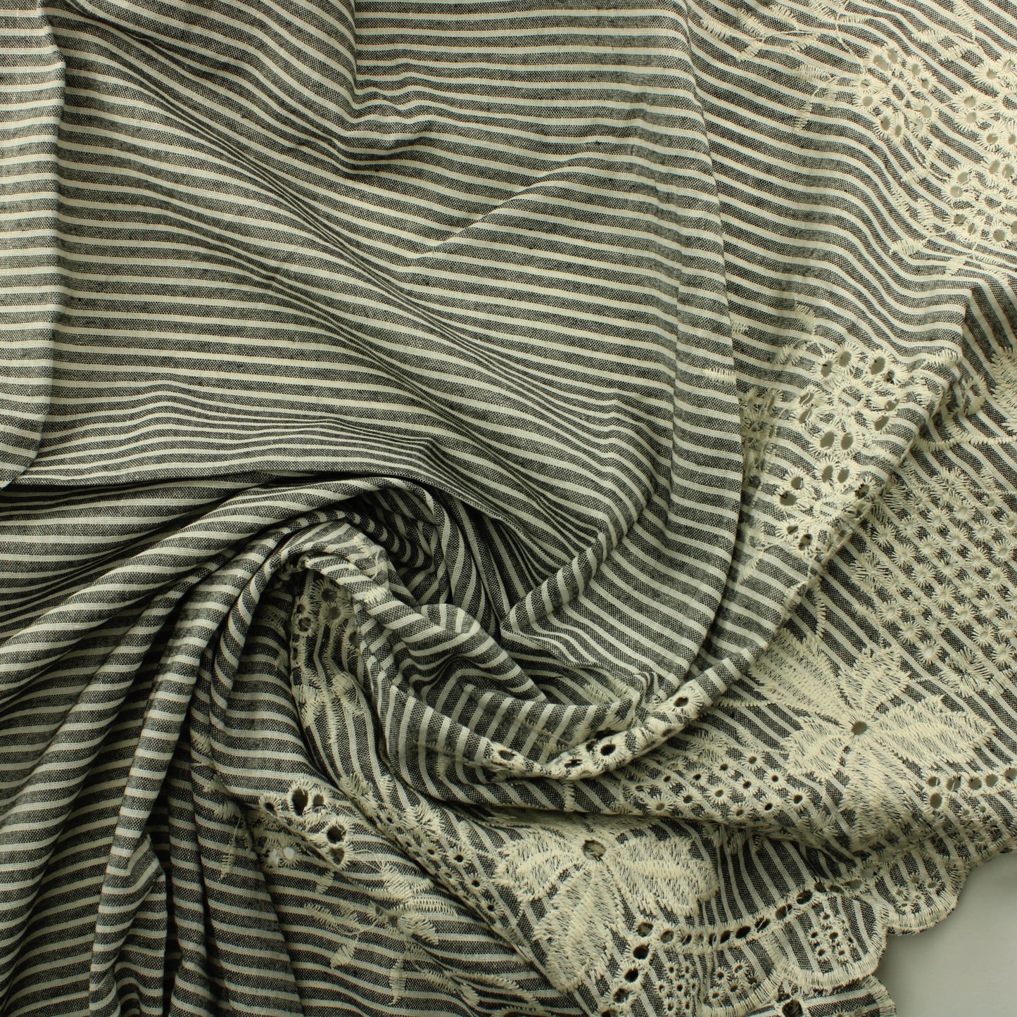 Brodeerattu Puuvilla - Pala