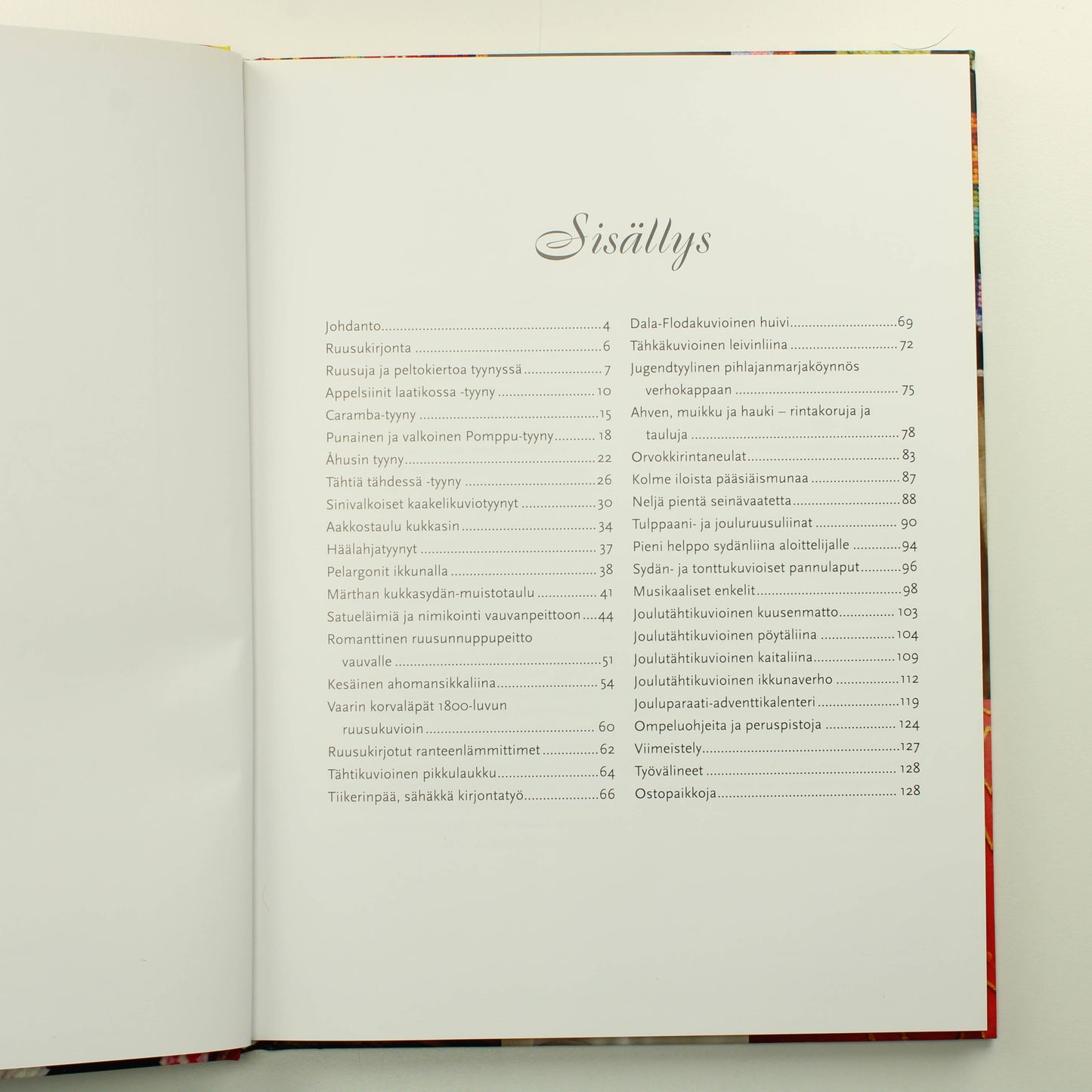 Monica Zetterström: Kirjomalla kaunista