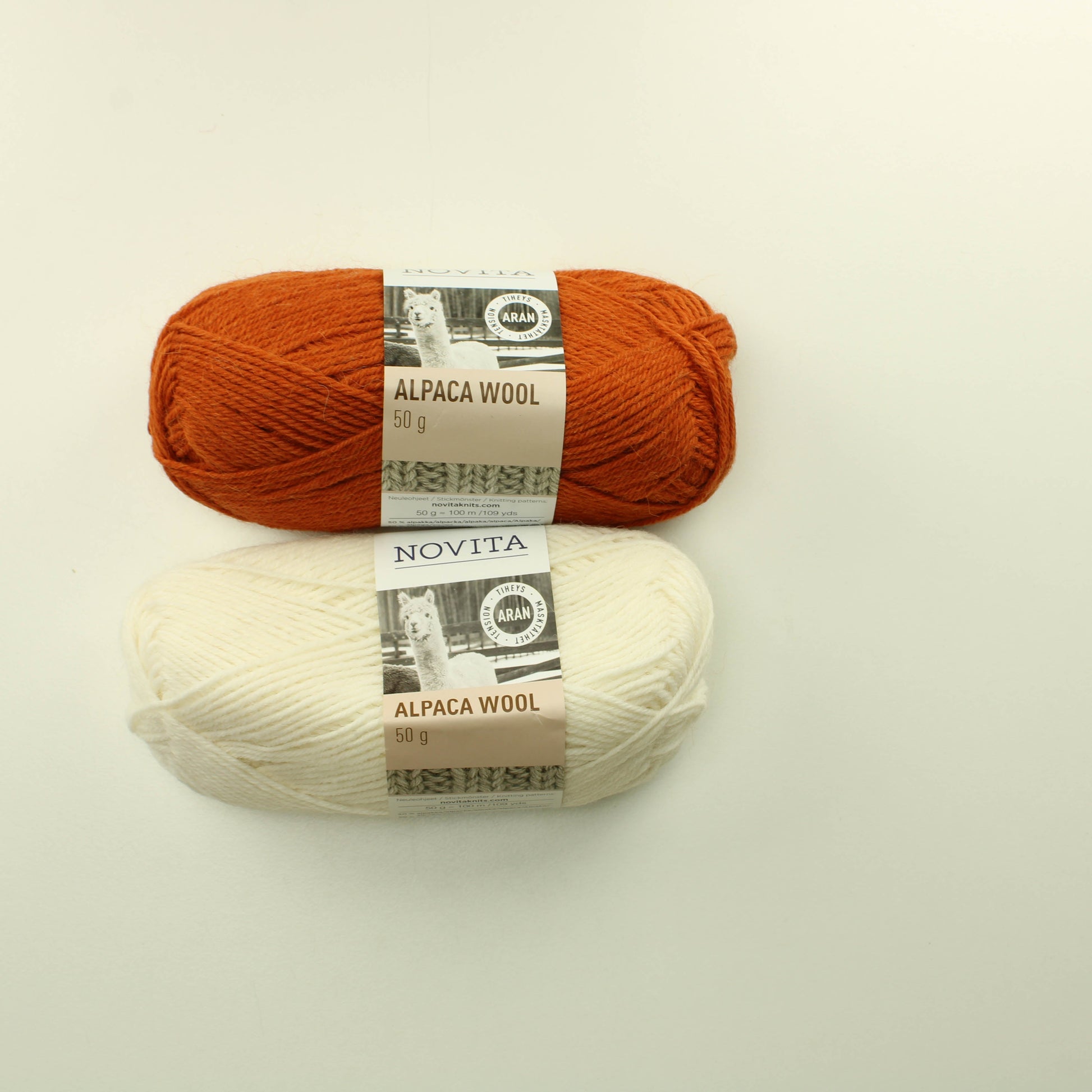 Novita Alpaca wool - 010 ja 643 Lankapussi 256