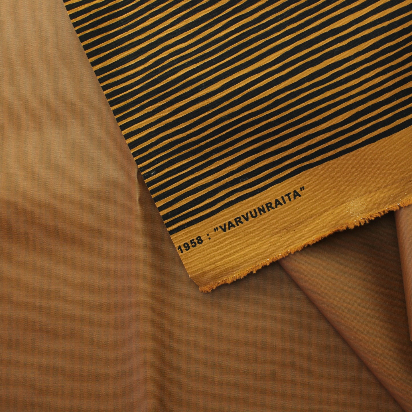 Marimekko Vuokko Eskolin-Nurmesniemi Piccolo Puuvillainen vahakangas - Pala