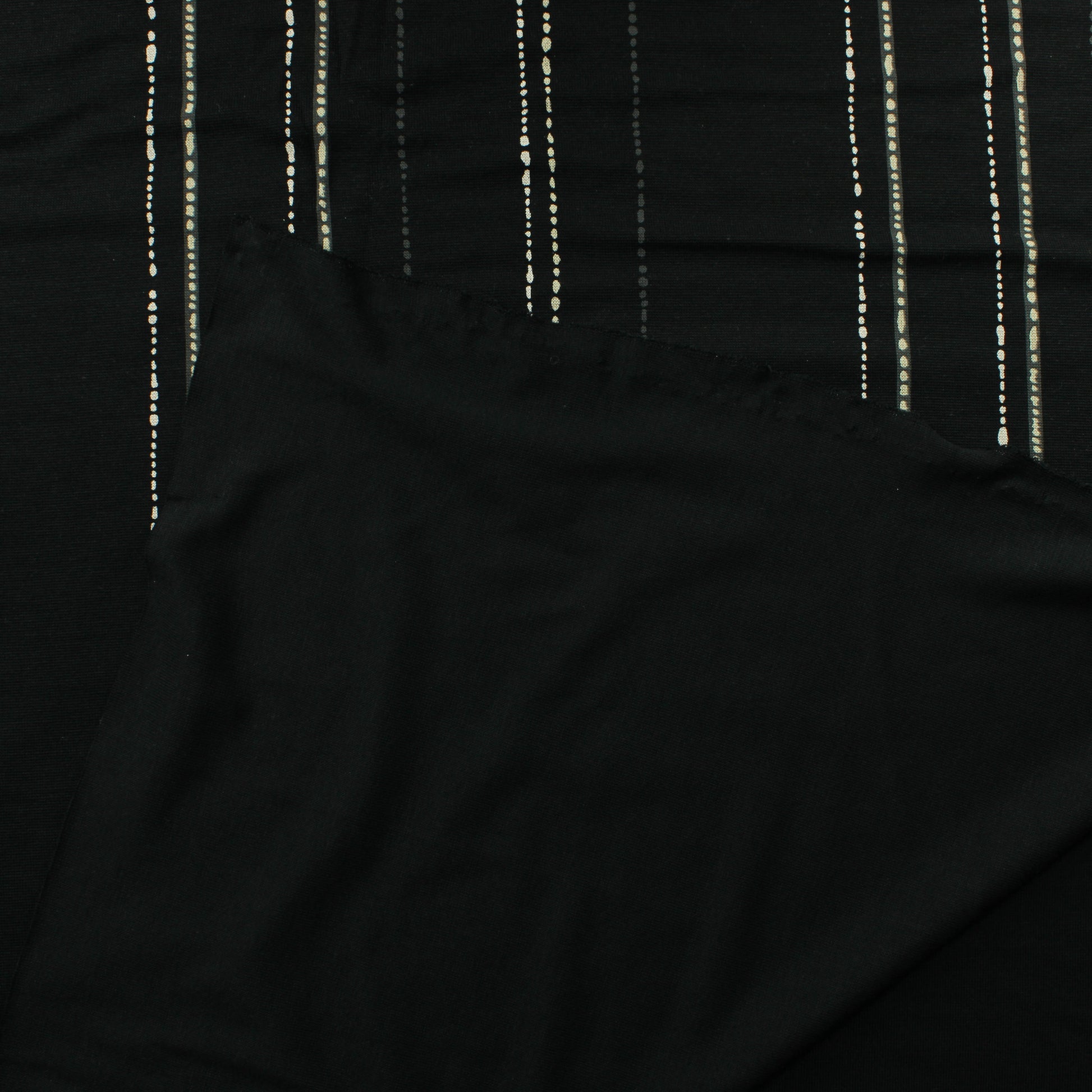 Mustapohjainen pystyraitainen Neulos - Pala