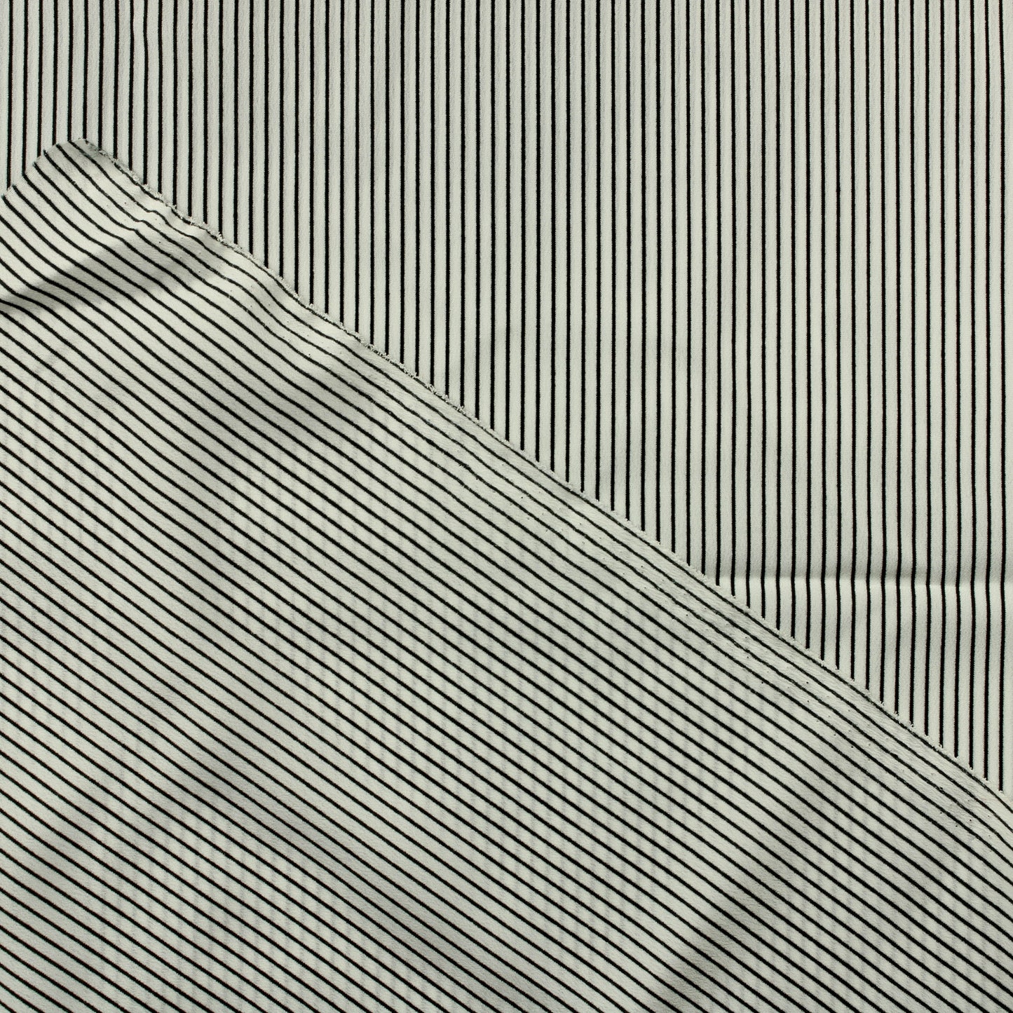 Mustavalkoinen raidallinen Vaatetuskangas - Palapaketti