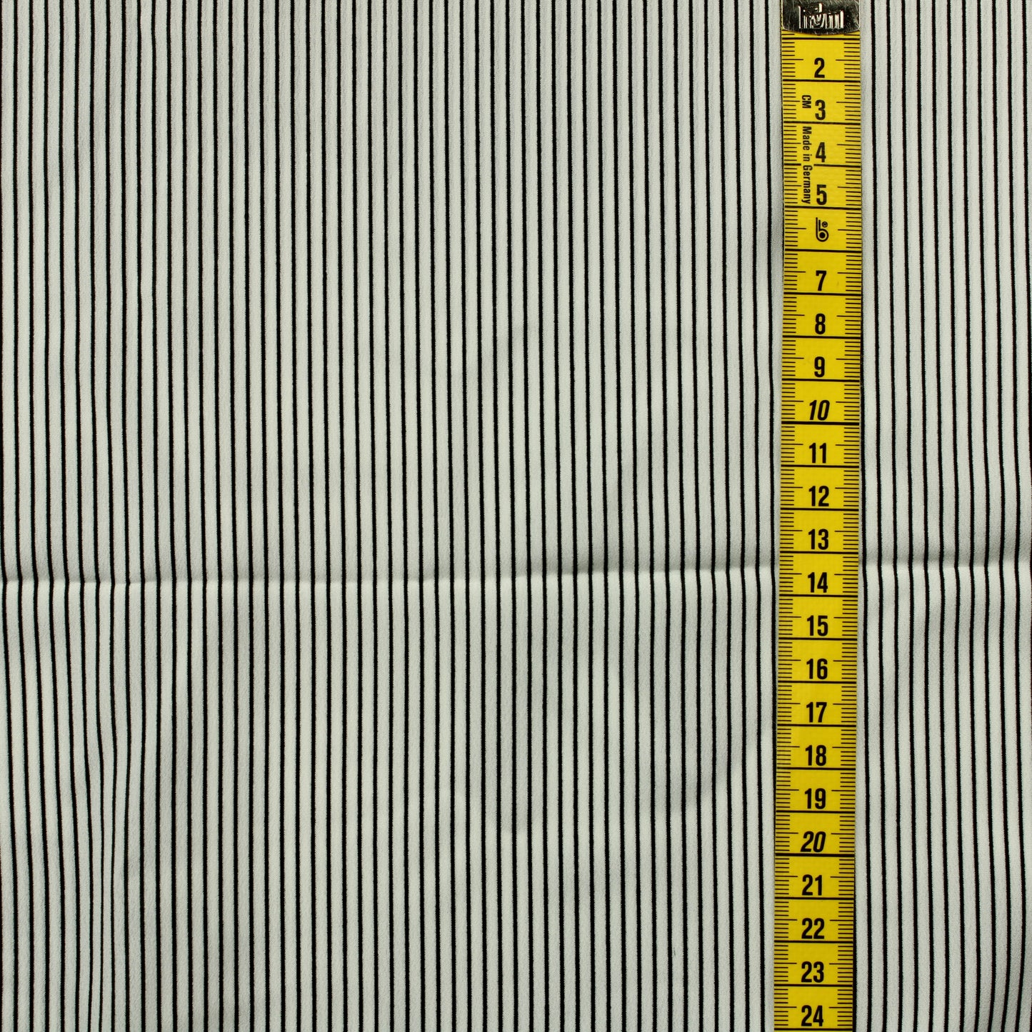 Mustavalkoinen raidallinen Vaatetuskangas - Palapaketti