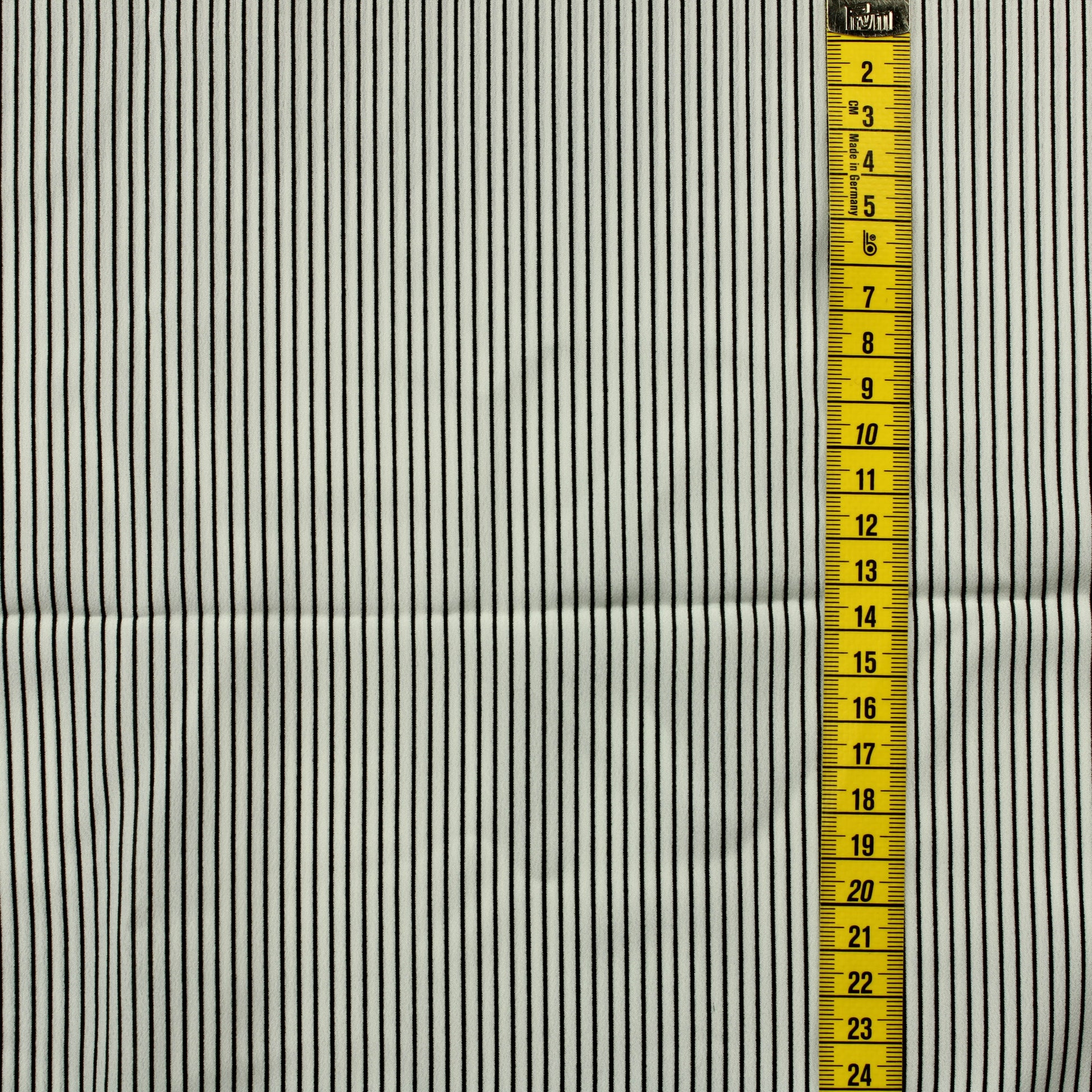 Mustavalkoinen raidallinen Vaatetuskangas - Palapaketti