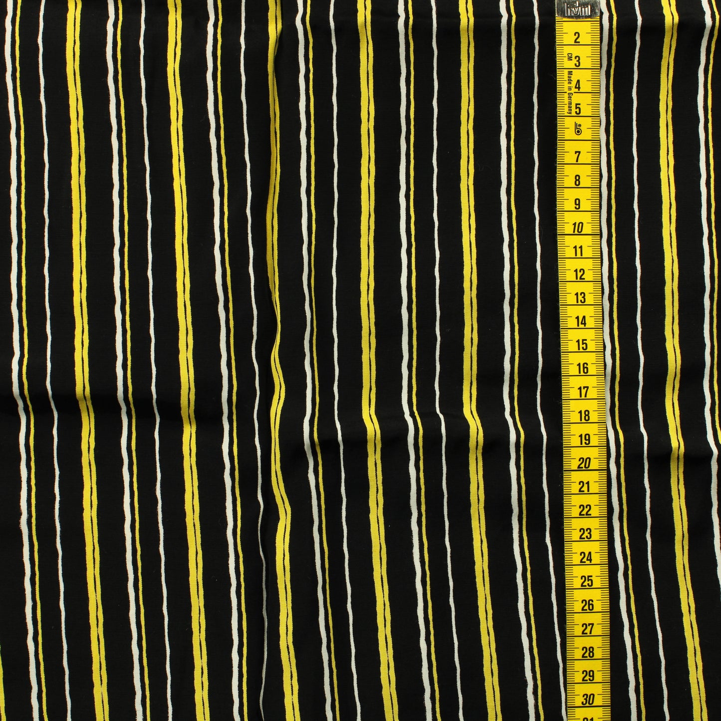 Mustapohjainen pystyraitainen Vaatetuskangas - Pala