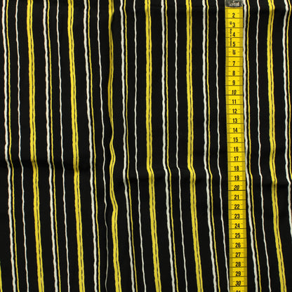 Mustapohjainen pystyraitainen Vaatetuskangas - Pala