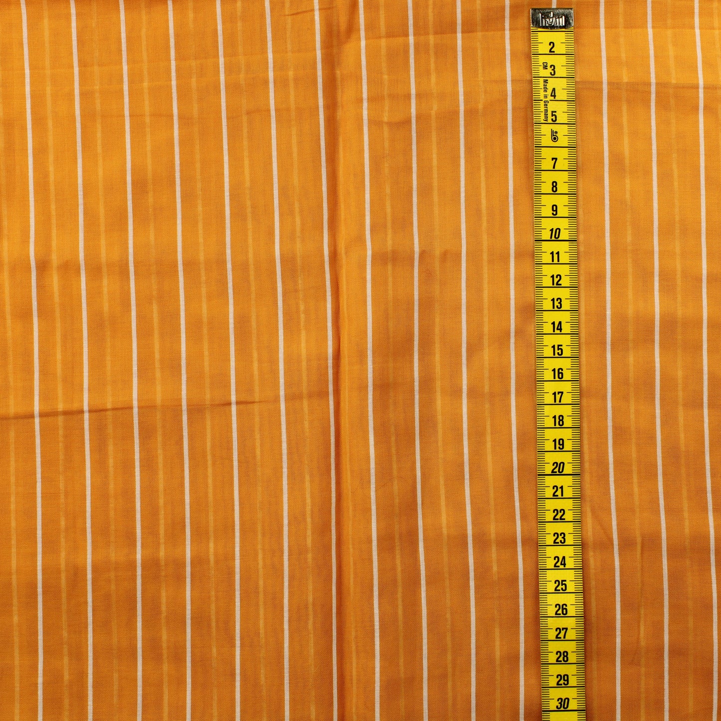 Lämminkeltainen pystyraitainen tekokuitu - Pala