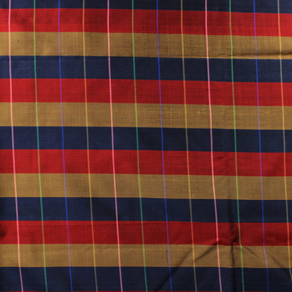 Ruudullinen ja raidallinen tekokuitu - Pala