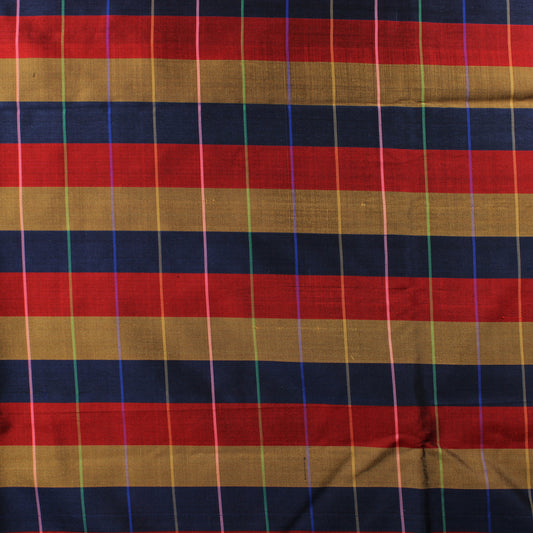 Ruudullinen ja raidallinen tekokuitu - Pala