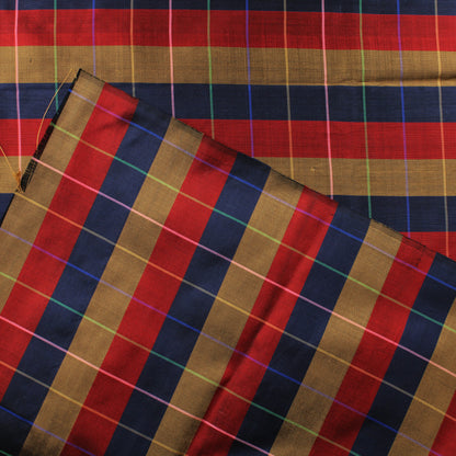 Ruudullinen ja raidallinen tekokuitu - Pala