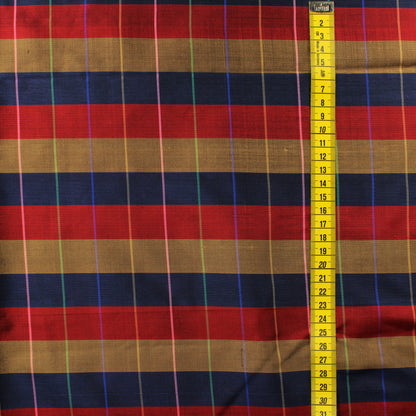 Ruudullinen ja raidallinen tekokuitu - Pala