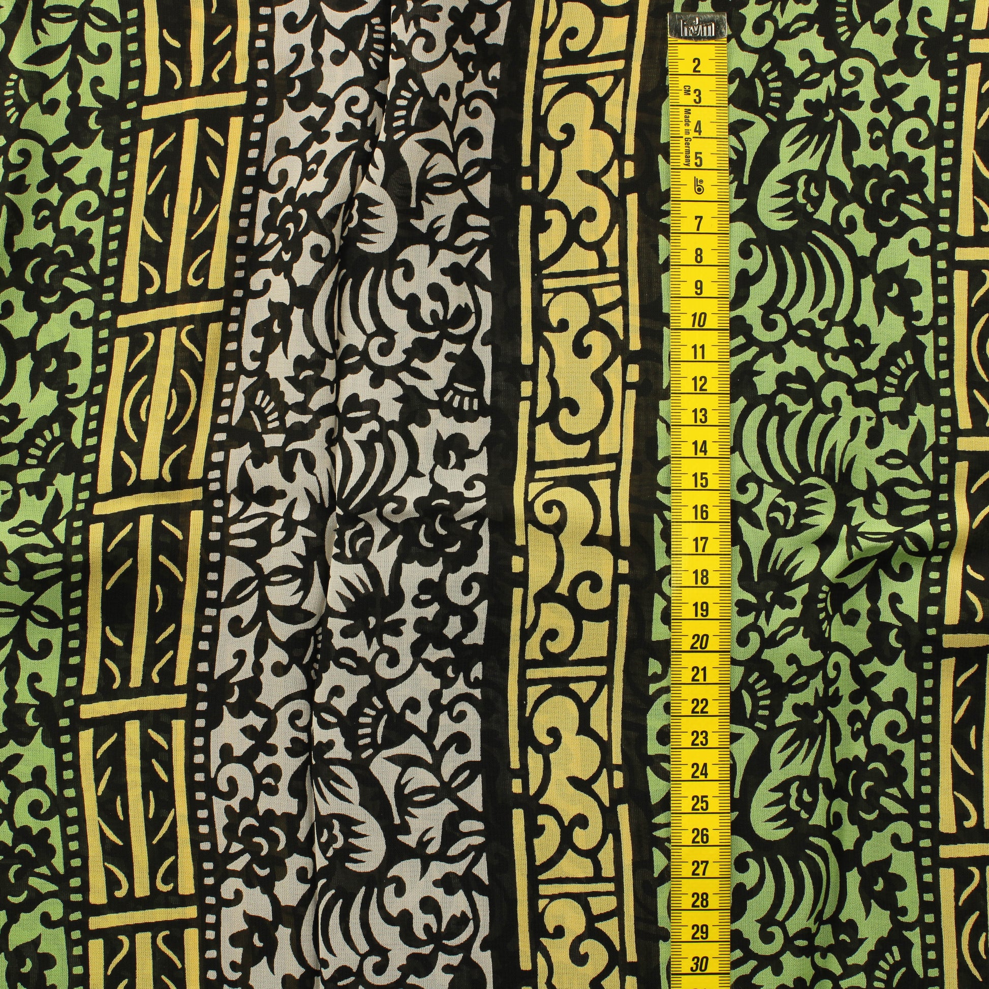 Monivärinen kukkaköynnöskuvioinen Vaatetuskangas - Pala